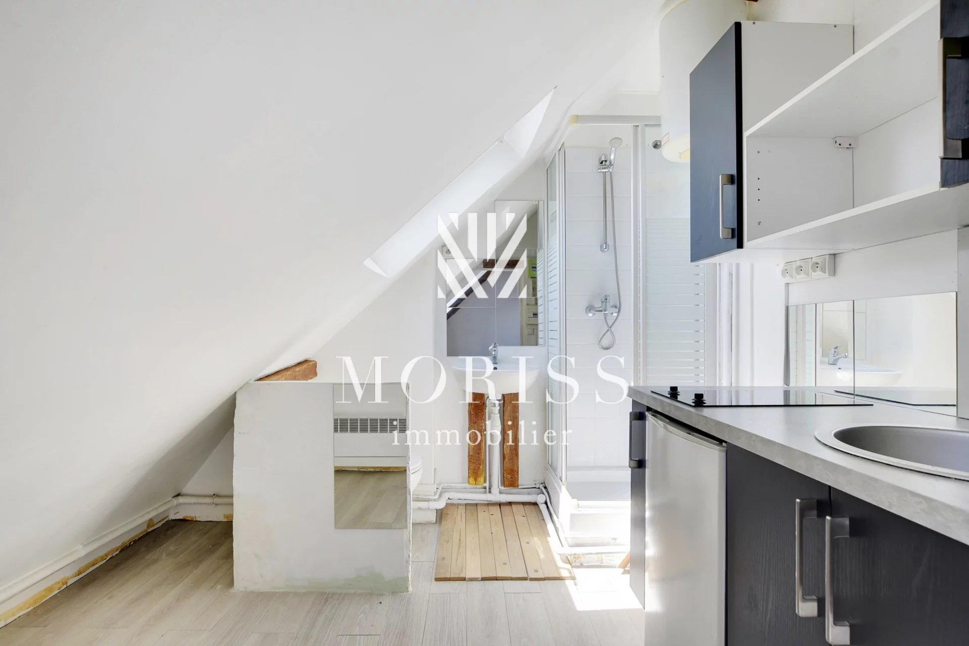 STUDETTE- DERNIER ETAGE- RUE DE MAUBEUGE 75009 PARIS - Image Array