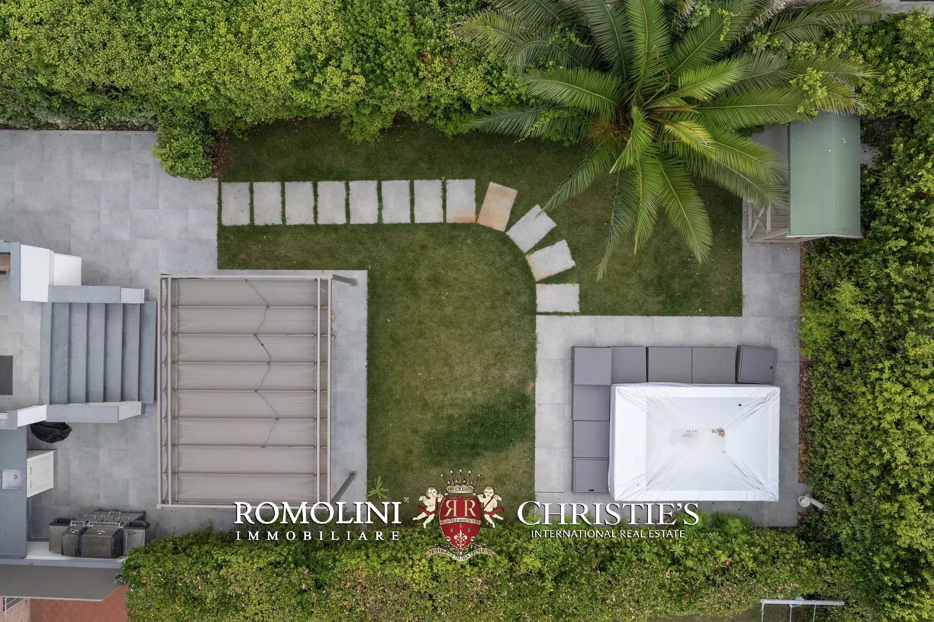 5 Bedroom Villa/Townhouse's Image 36