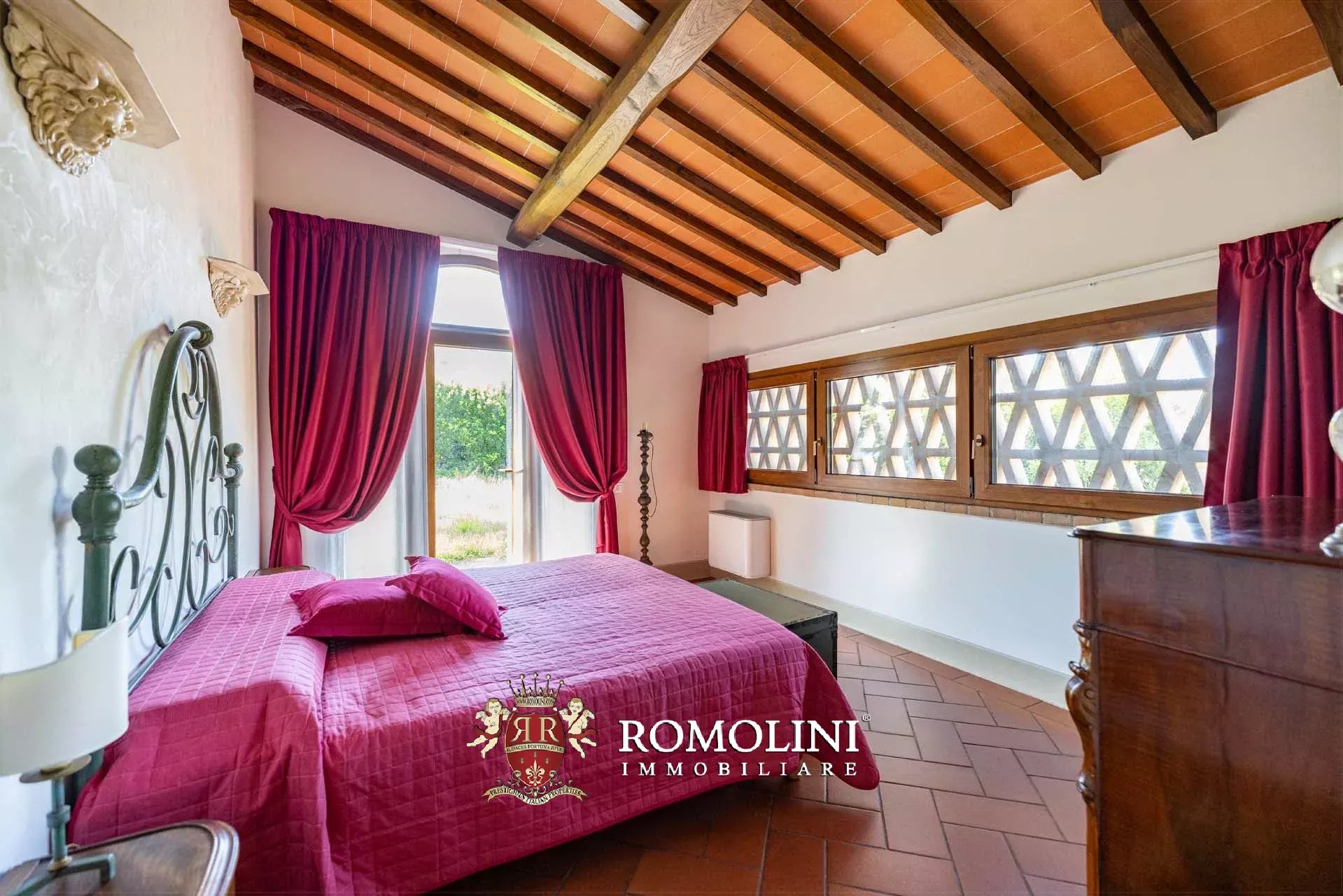 8 Bedroom Villa/Townhouse's Image 15