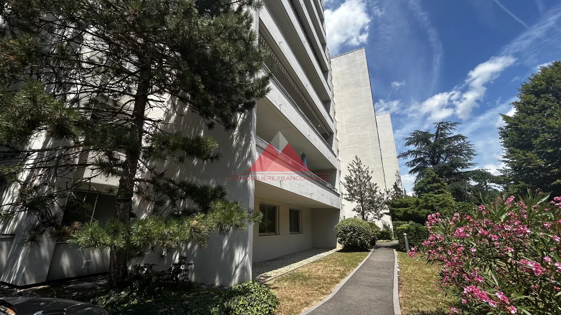 Agence immobilière de 