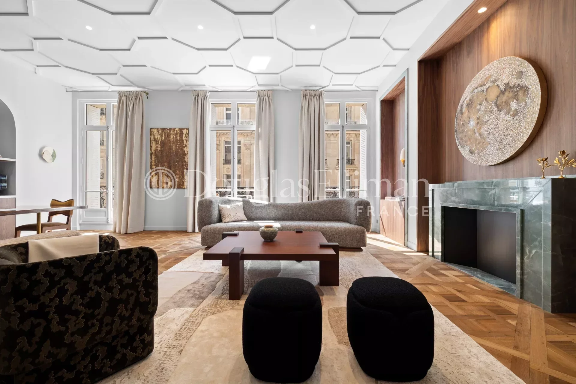 Paris 8th GOLDEN TRIANGLE – 156.05 sqm Apartment – 3 Bedrooms – Guardian and elevator - Picture n°2