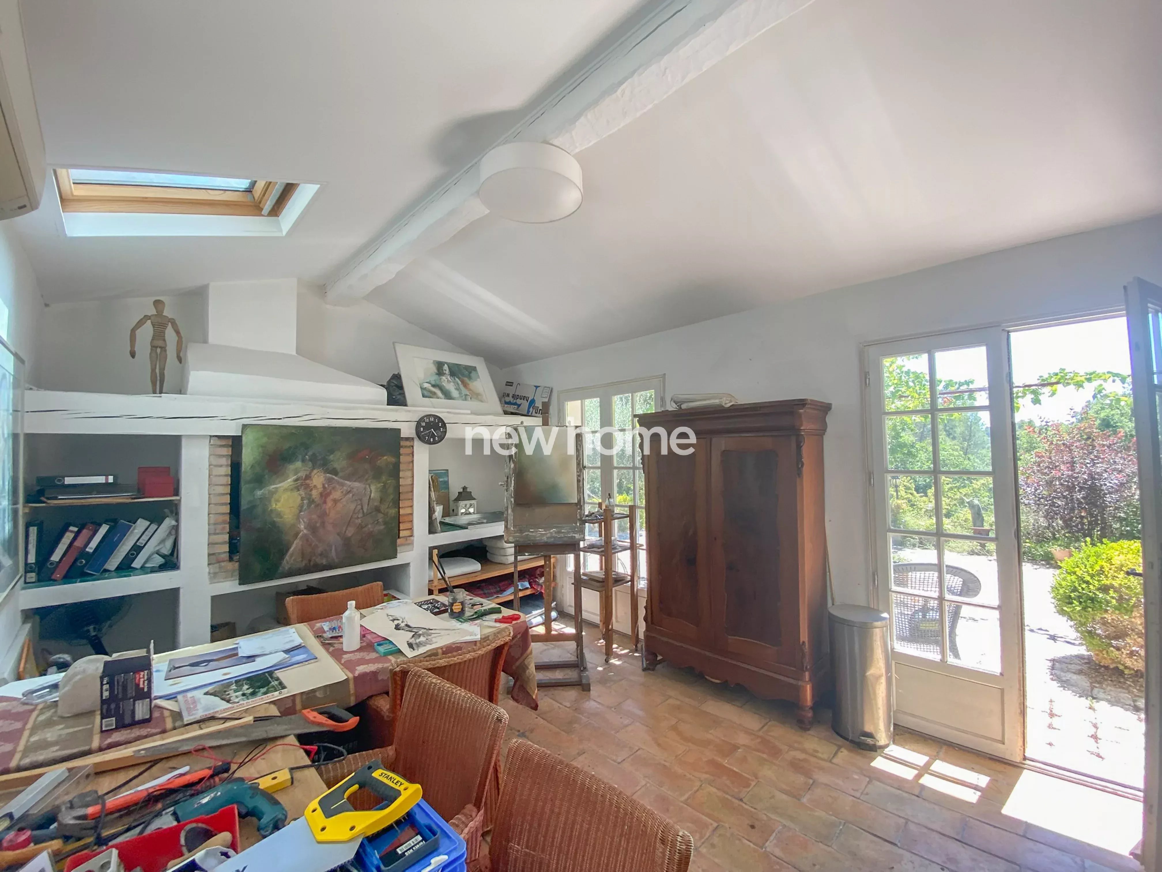 Maison spacieuse sur un terrain vaste et arboré