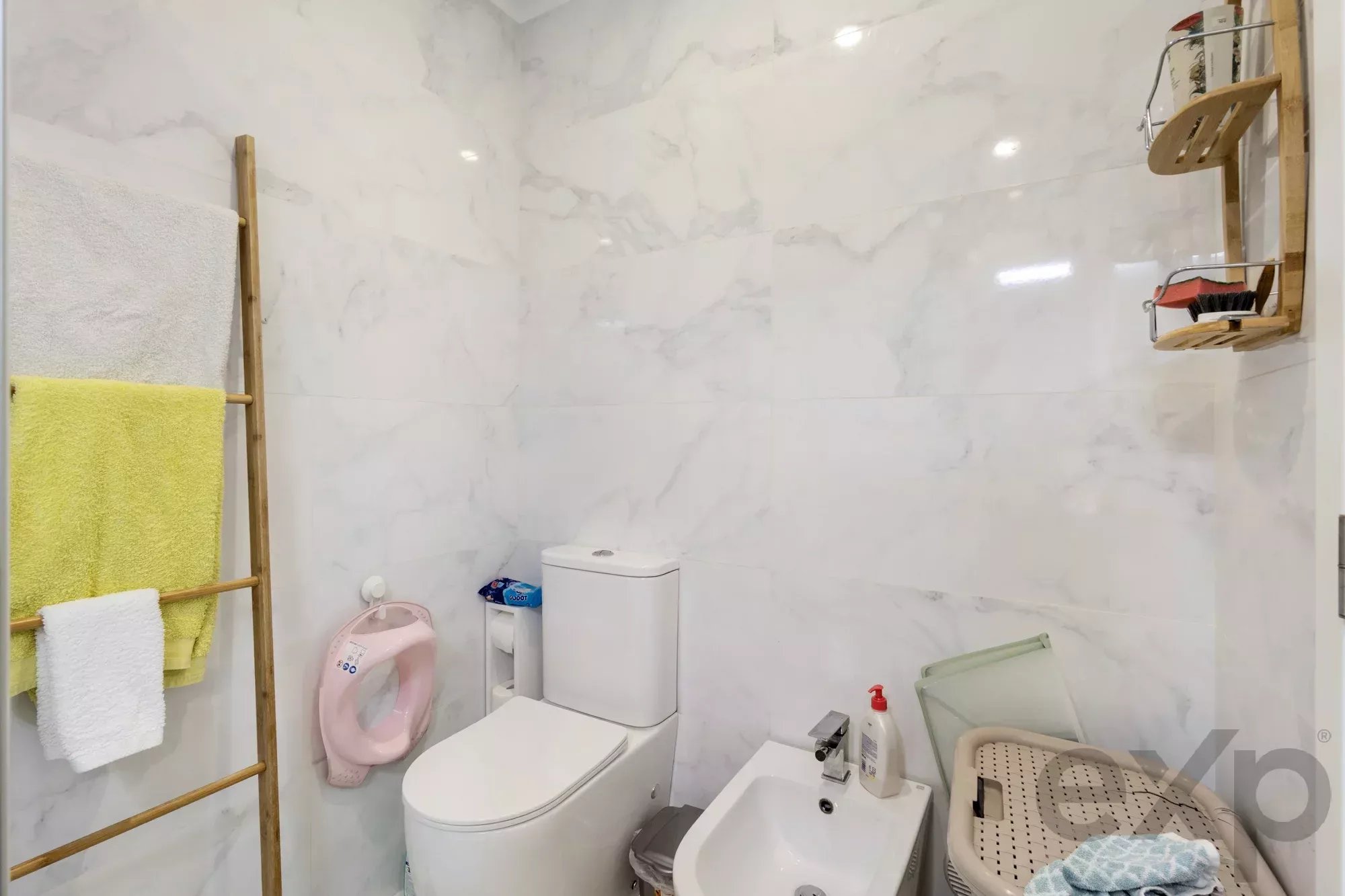 Amazing Two‑Bedroom Apartment with River View and Garage 87152839 image 21