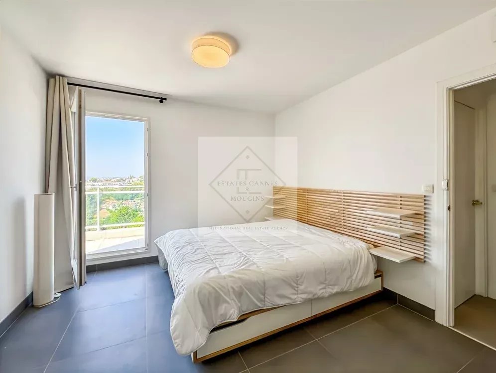 MAGNIFIQUE MAISON MITOYENNE AVEC VUE MER & COLLINES – 4 CHAMBRES – DOUBLE GARAGE – PISCINE — photo 8