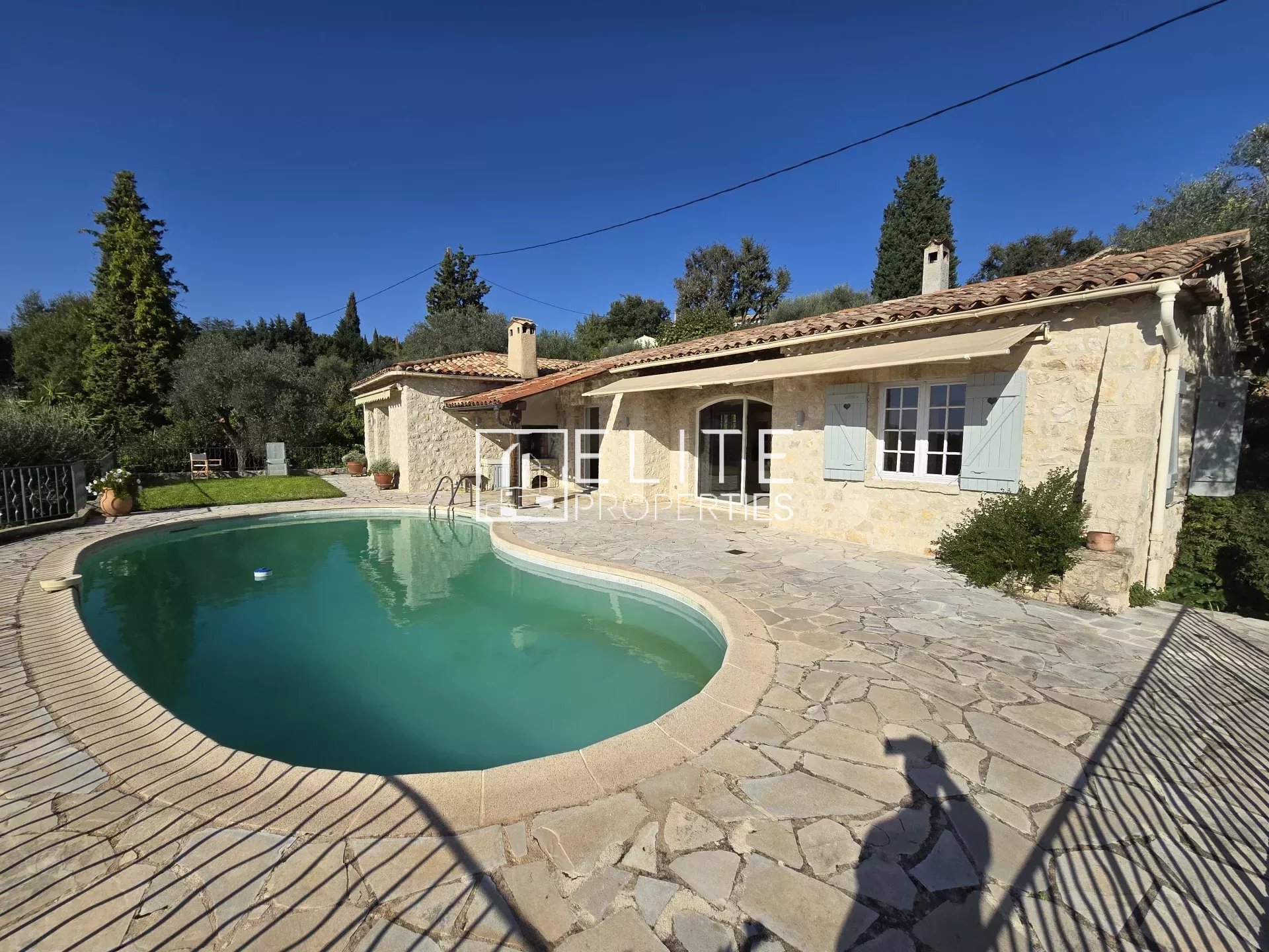 MAISON VUE MER CHATEAUNEUF GRASSE