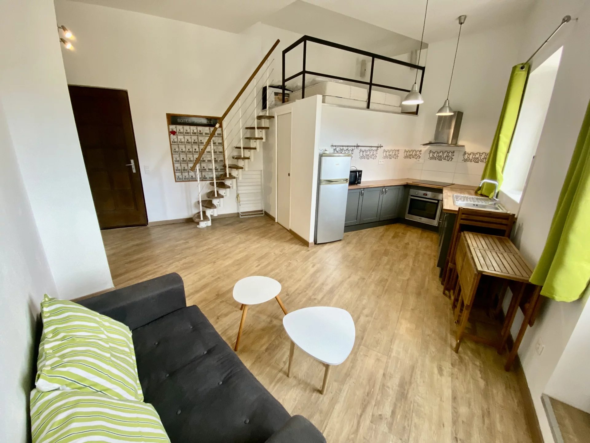 Image d'un magnifique f1 d'environ 30m² avec vue dégagée sur les montagnes à 477€ à varen (82330)