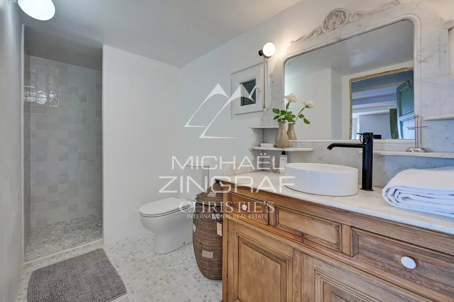 7 Bedroom Villa/Townhouse's Image 9