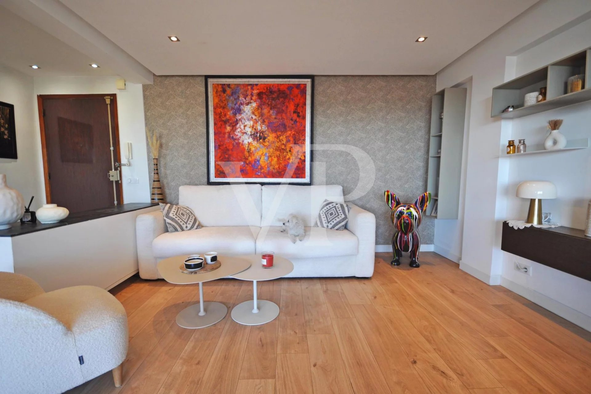 SEA VIEW APARTMENT BETWEEN TOWN AND POINTE CROISETT