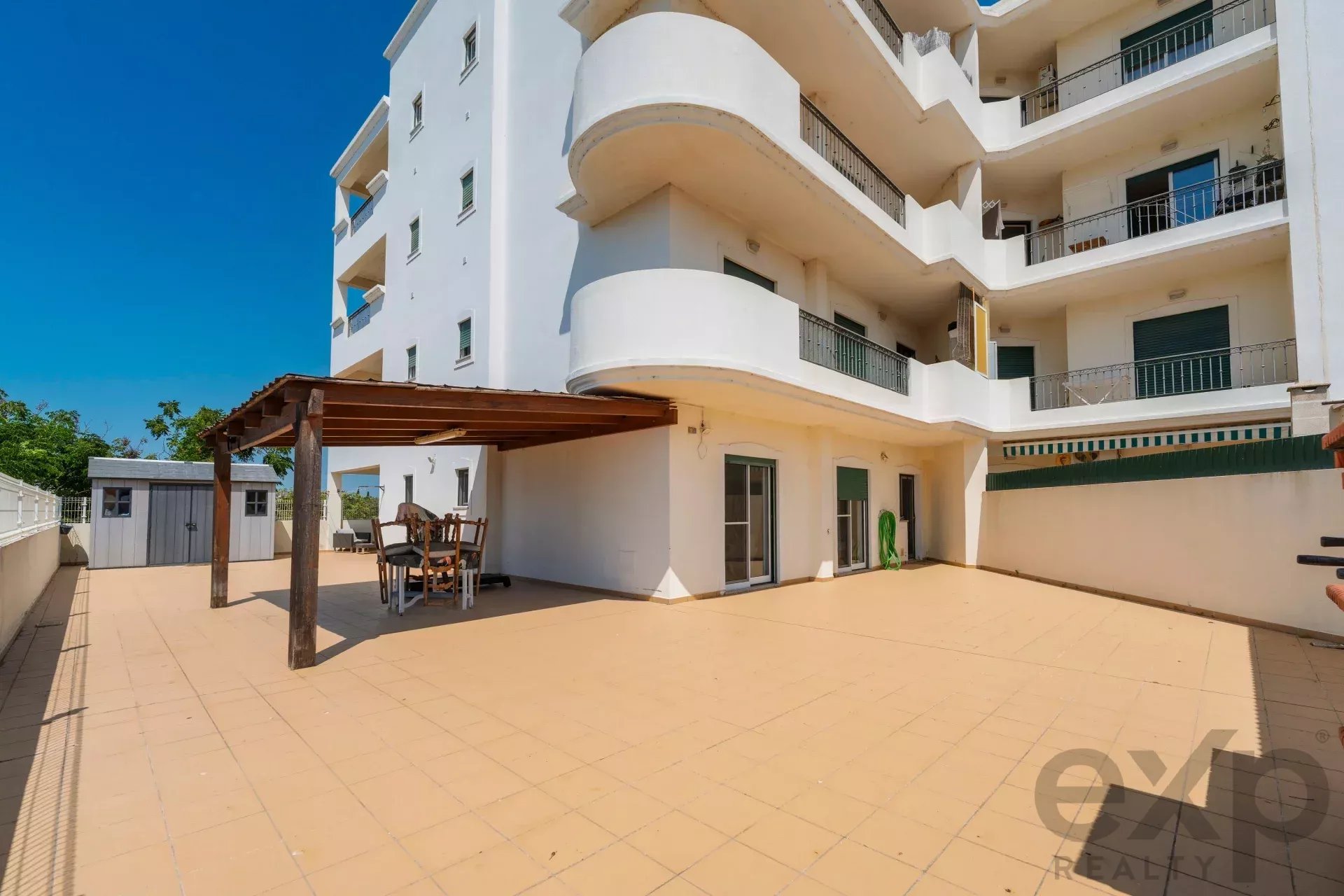 🏡 Exclusive 4-Bedroom Apartment with 168 m² Terrace in Olhão – Next to Ria Shopping
