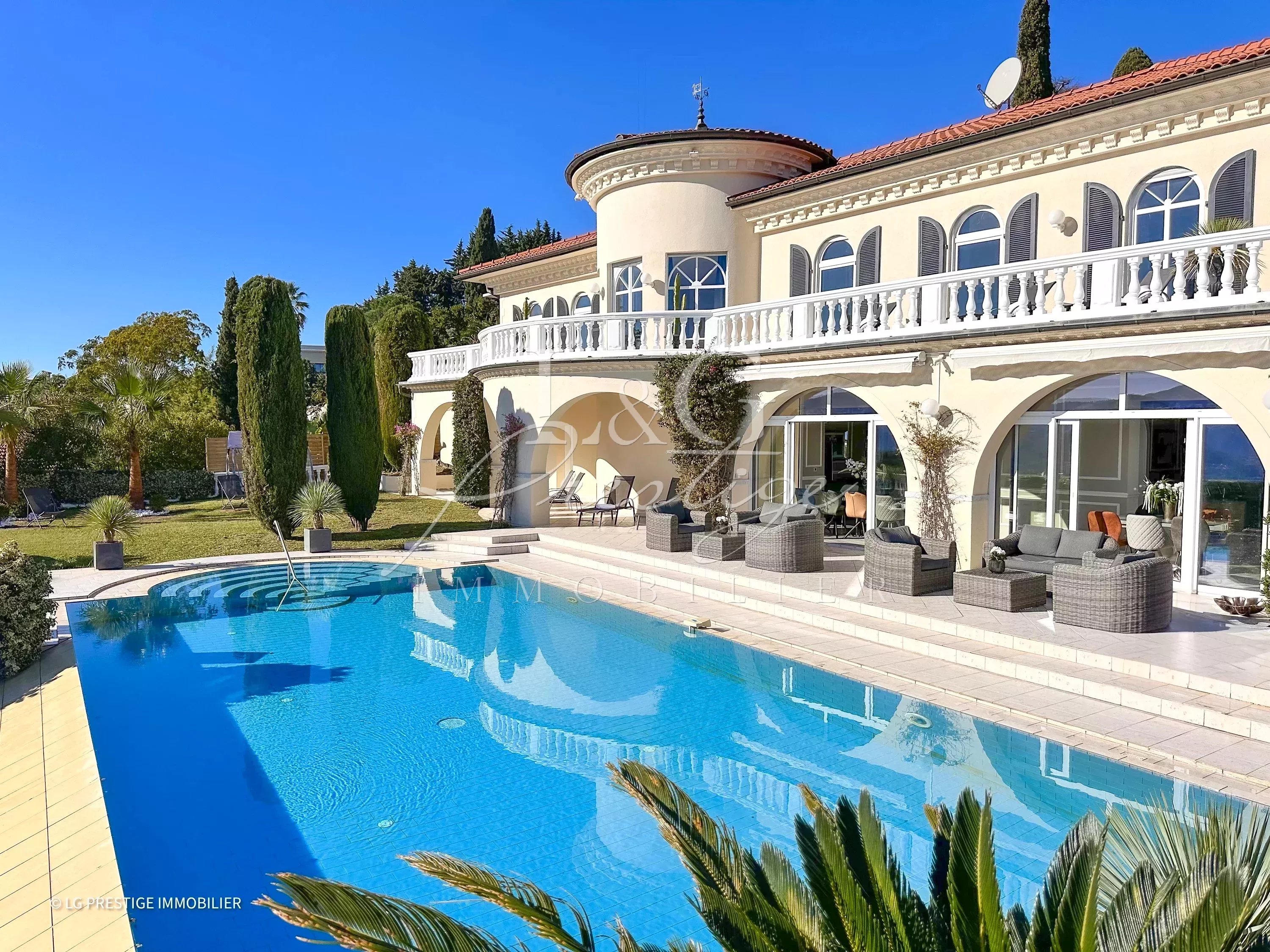 À Vendre Propriété Mandelieu-La-Napoule avec Piscine, 5P, 319.37m²