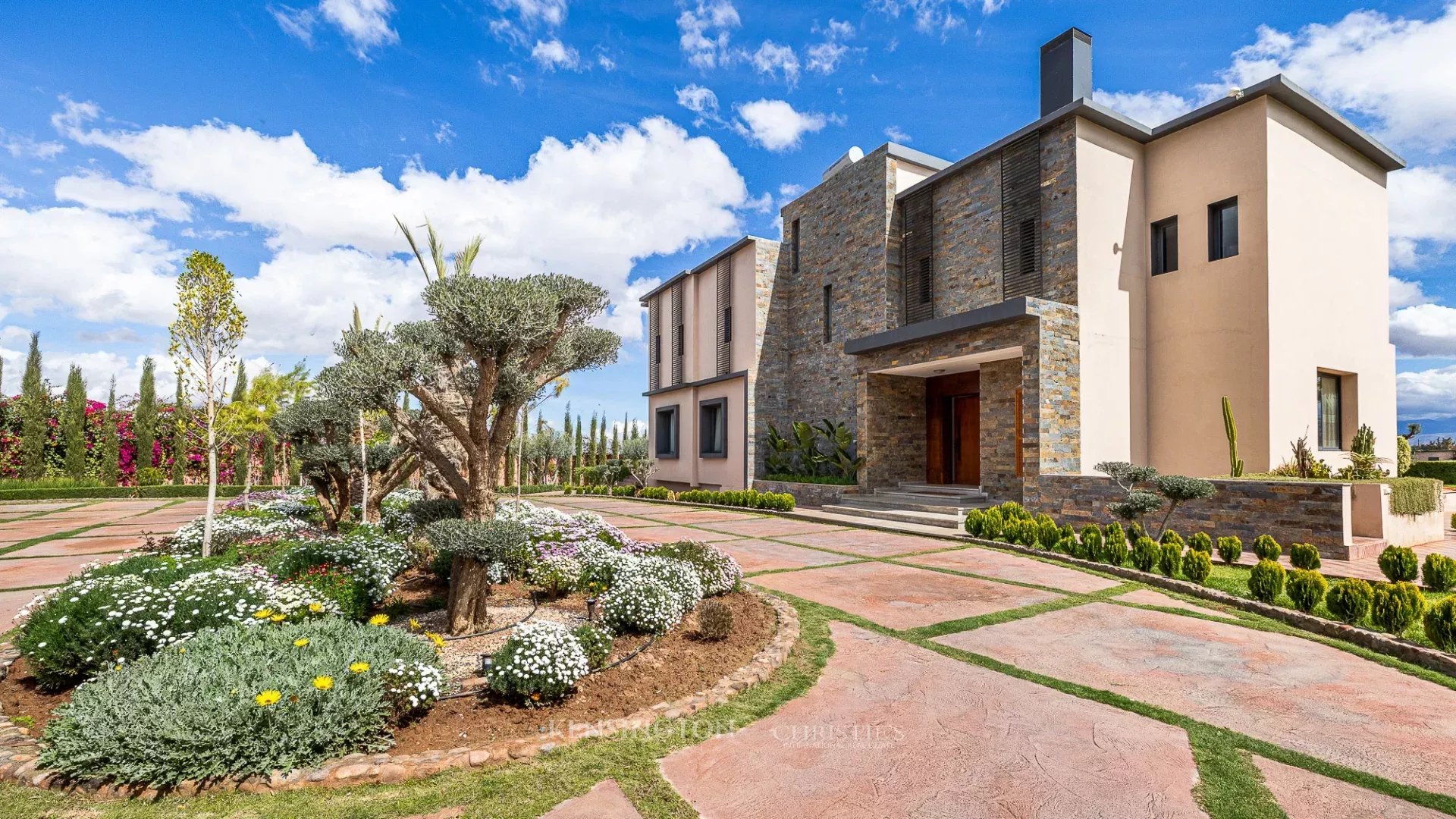 4 Bedroom Villa/Townhouse's Image 3