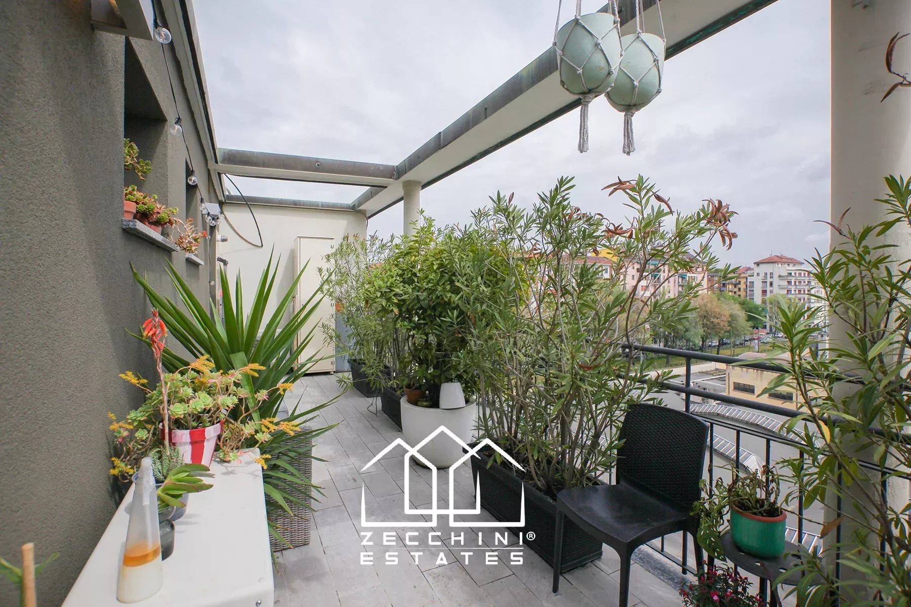 Pleasant one-bedroom with large terrace.