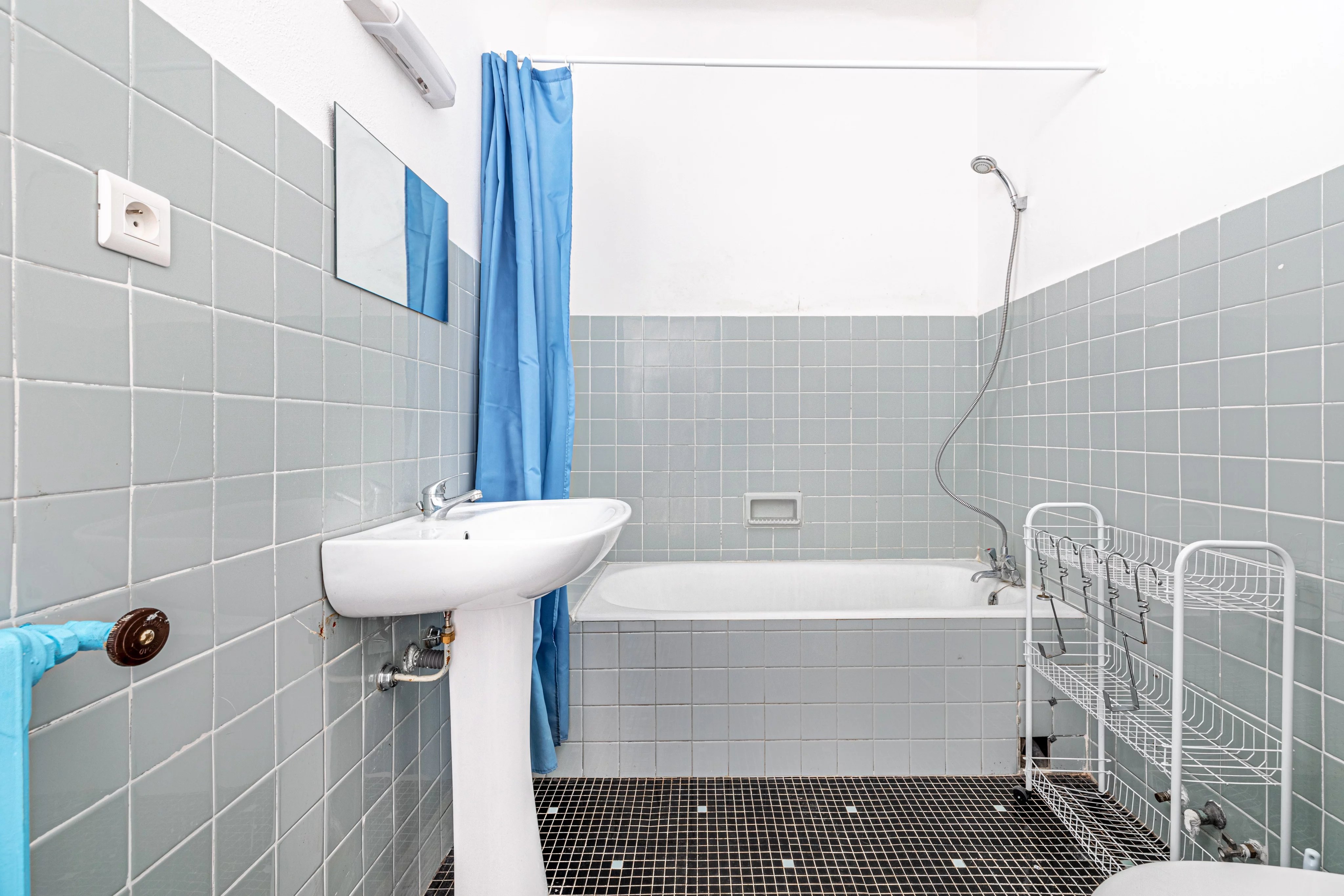 NICE OUEST / BD DE MAGNAN - Appartement de type F1 de 33 m2 avec terrasse de 10 m2, une cave incluse, proximité mer, commerces et tramway ! — photo 9