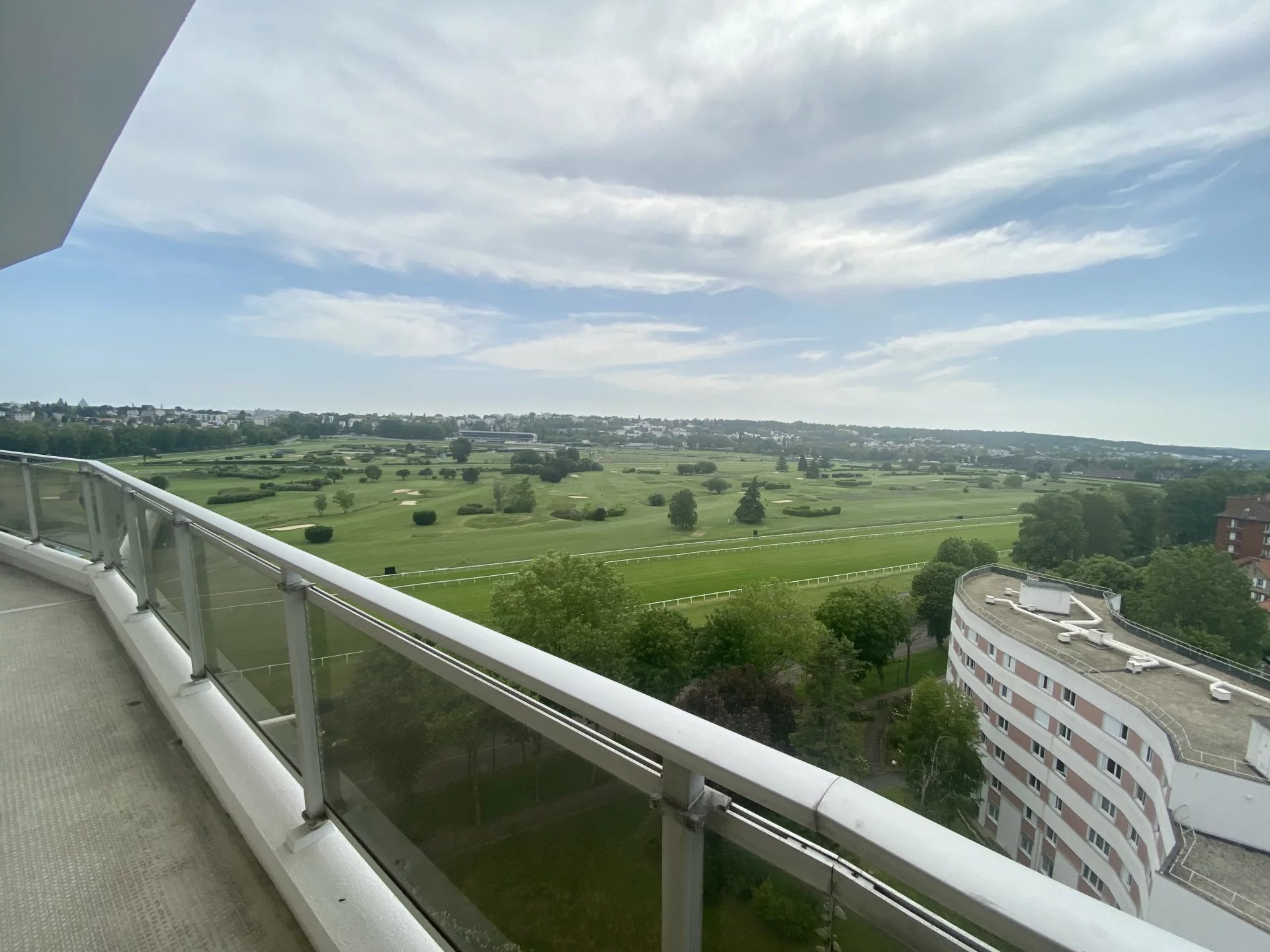 Appartement 2 pièces - Vue panoramique sur tout le Golf