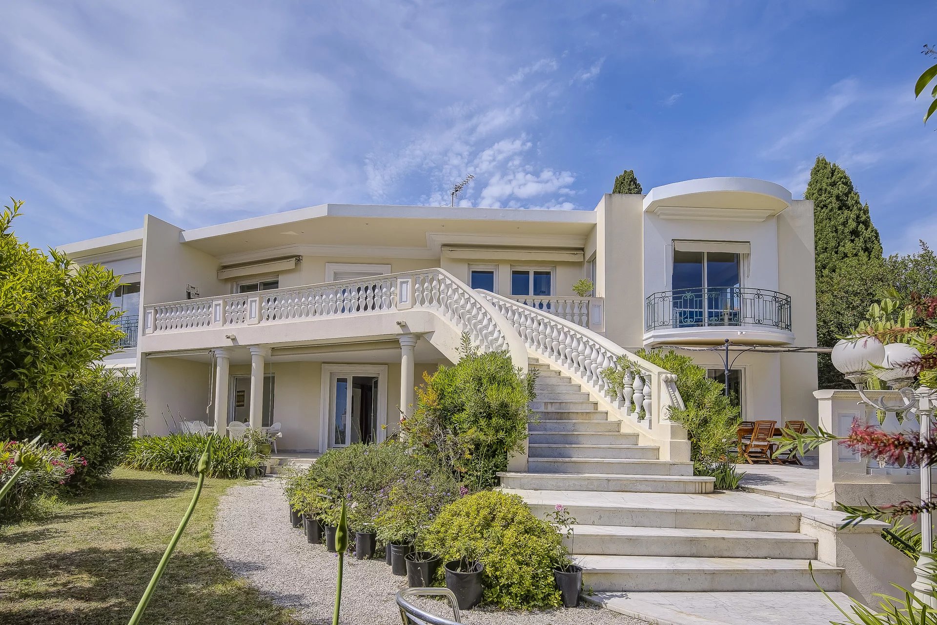 Agence immobilière de AZUR LOC INVEST