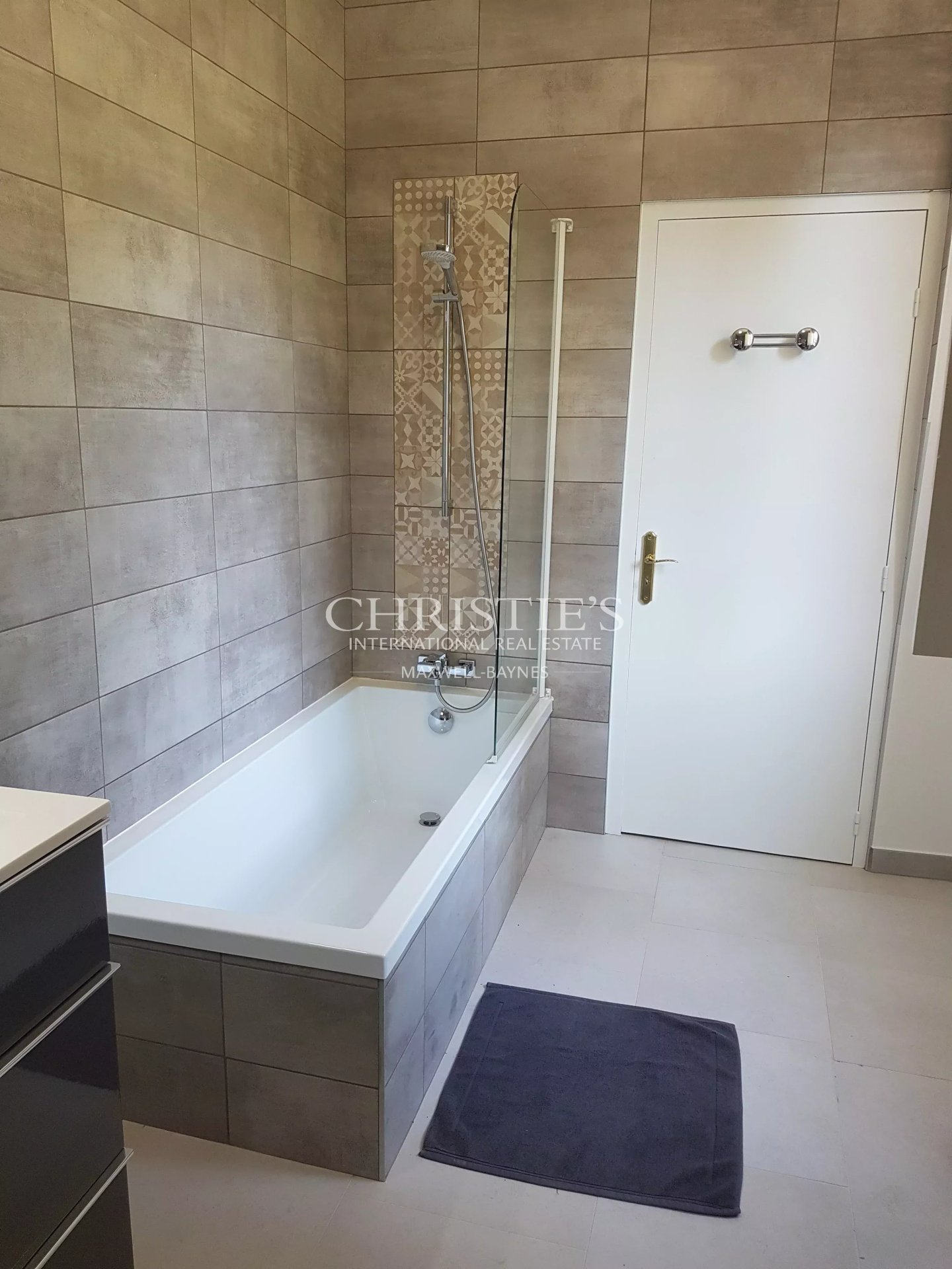 3 Bedroom Chateau's Image 9