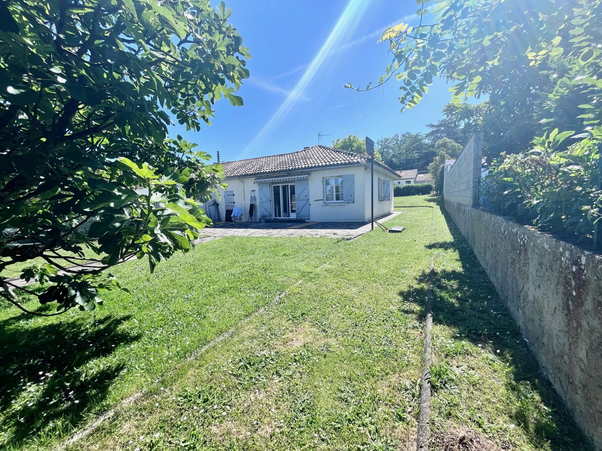 Maison de plain pied 3 chambres et grand jardin