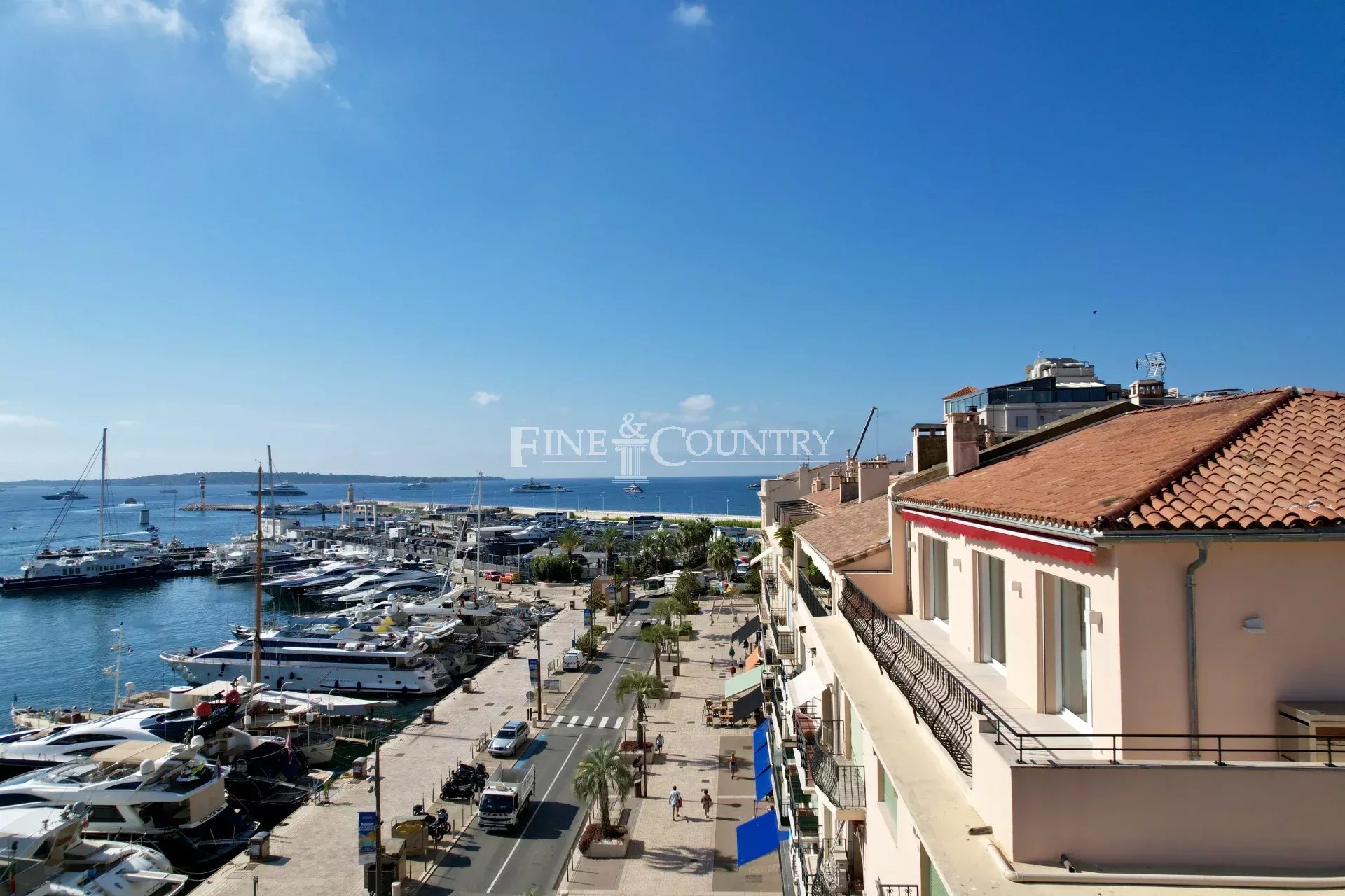 Penthouse for Sale in Cannes with Sea View Accommodation in Cannes