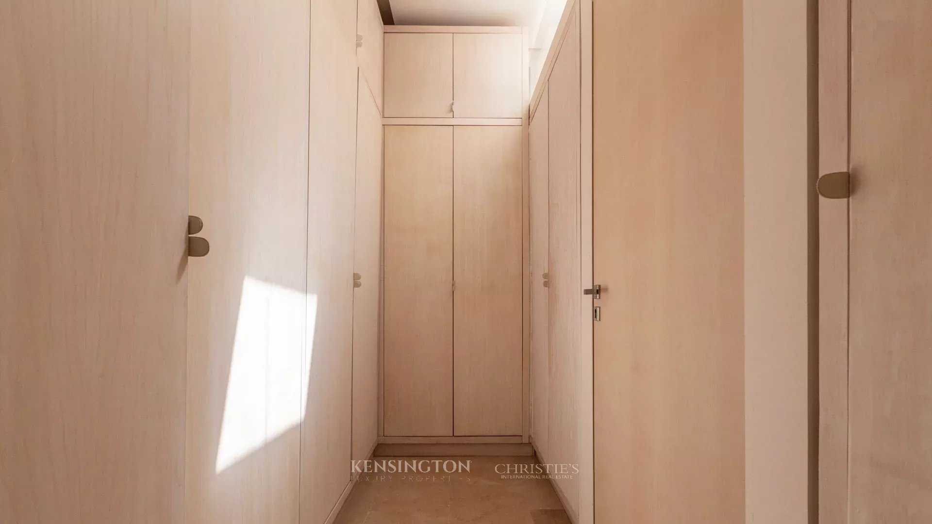 6 Bedroom Villa/Townhouse's Image 37