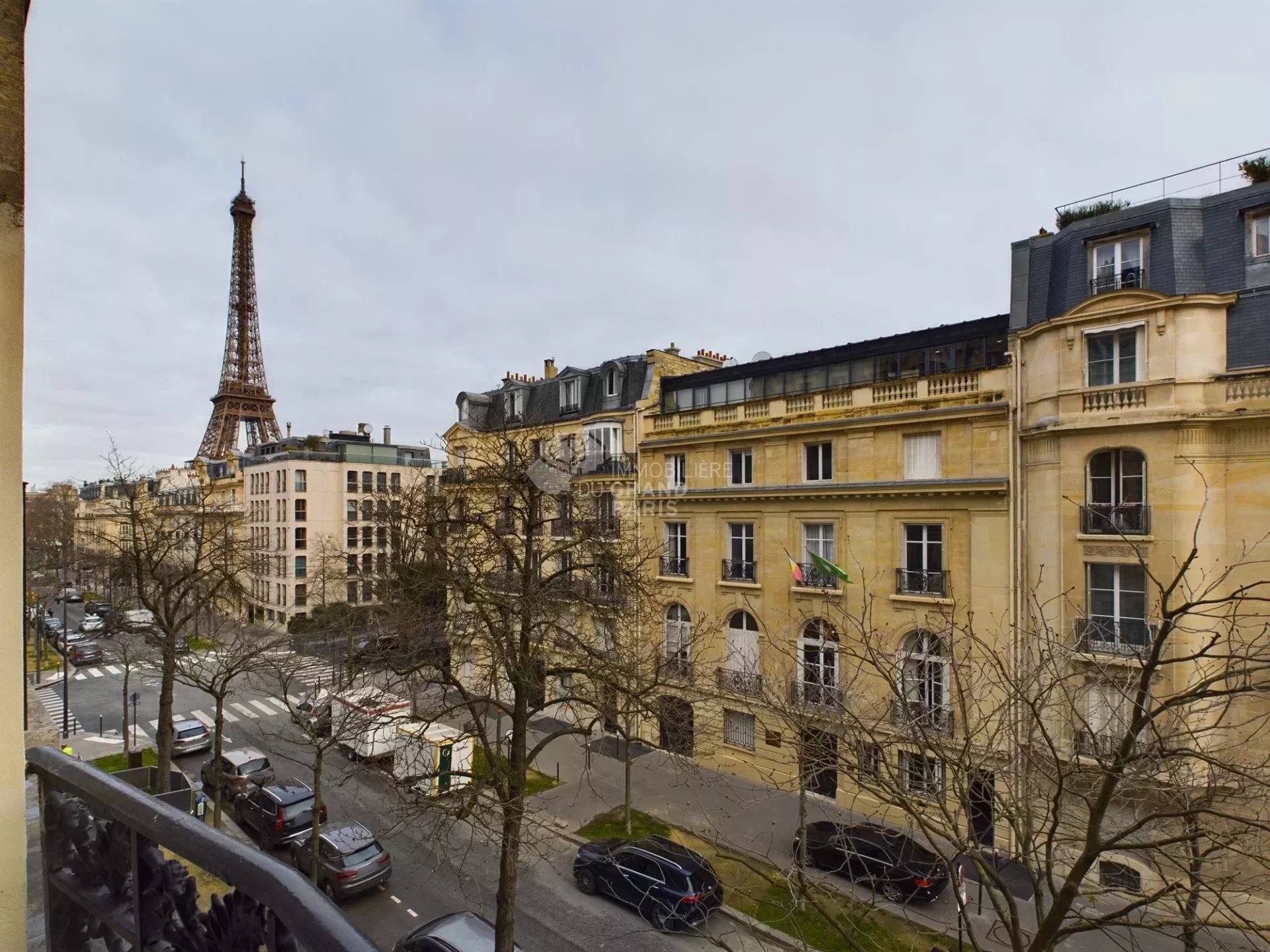 QUATRE PIECES-AVENUE CHARLES FLOQUET- VUE TOUR EIFFEL