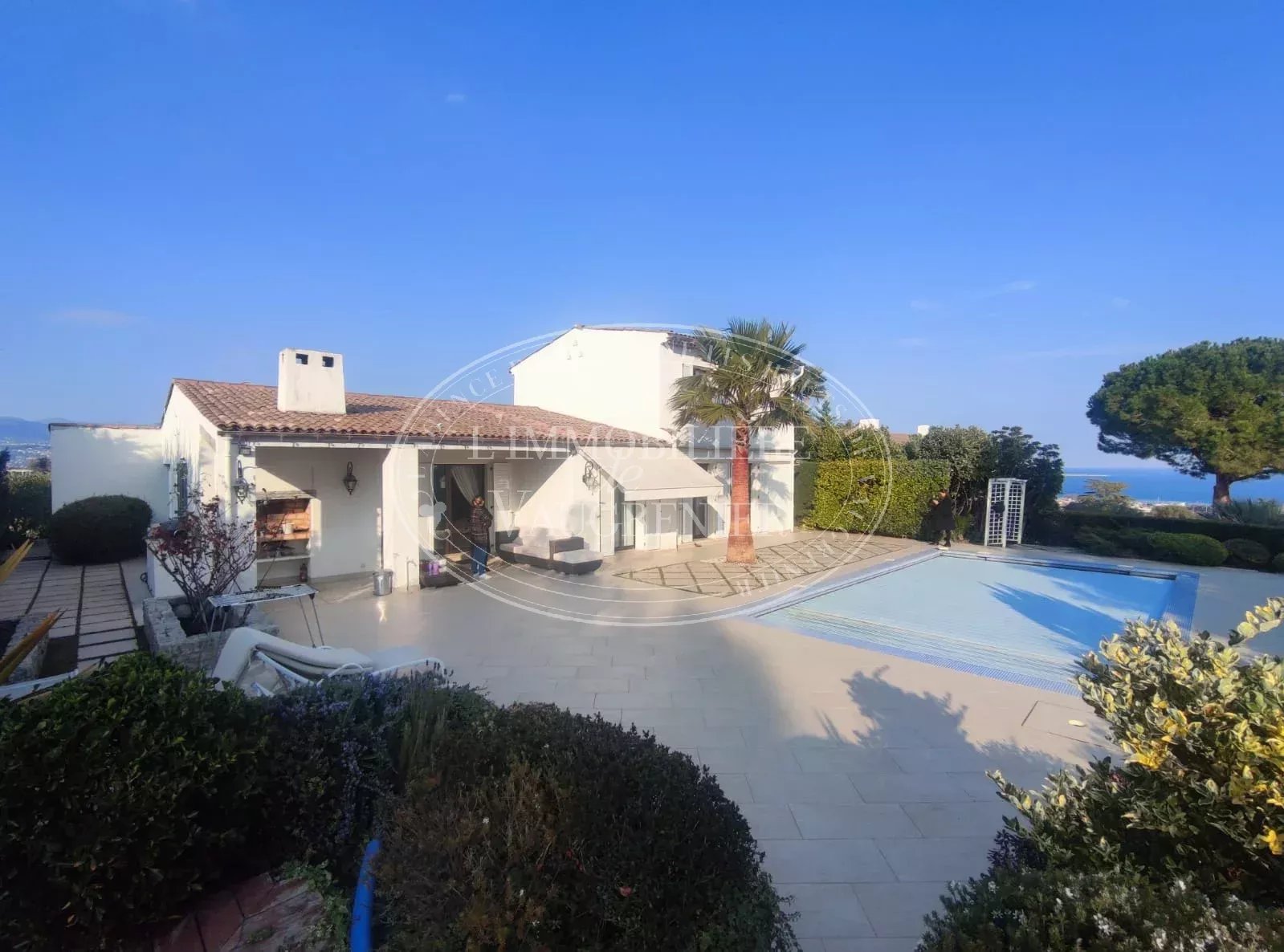 VENTE HAUTS DE VAUGRENIER VILLA 7 PIECES 2.950 000.-€