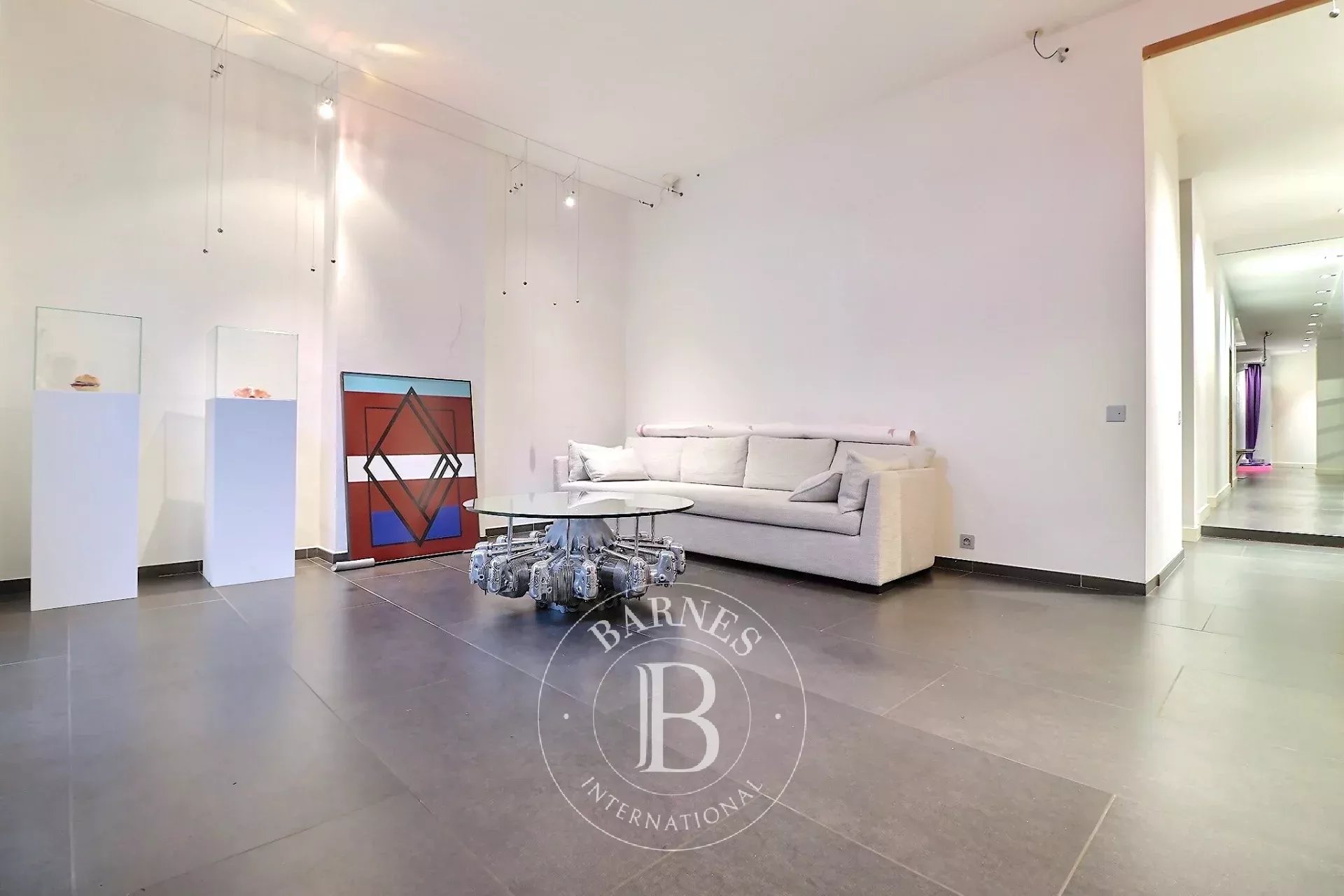Châtelain - Town house of +/- 450m2 with 6bed + swimming pool