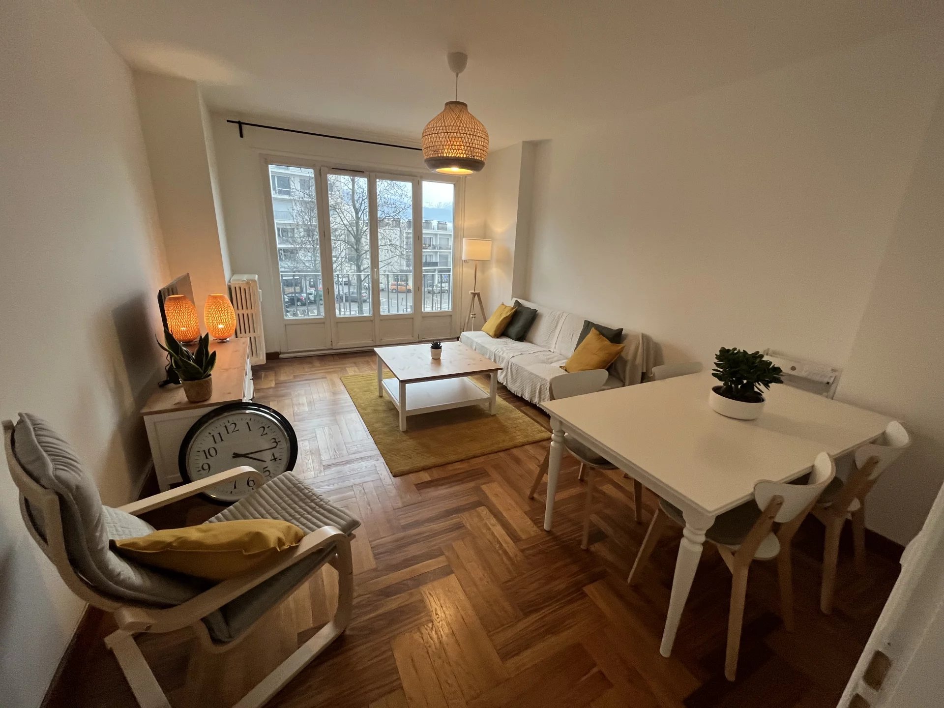 Agence immobilière de CAPSULE CORP