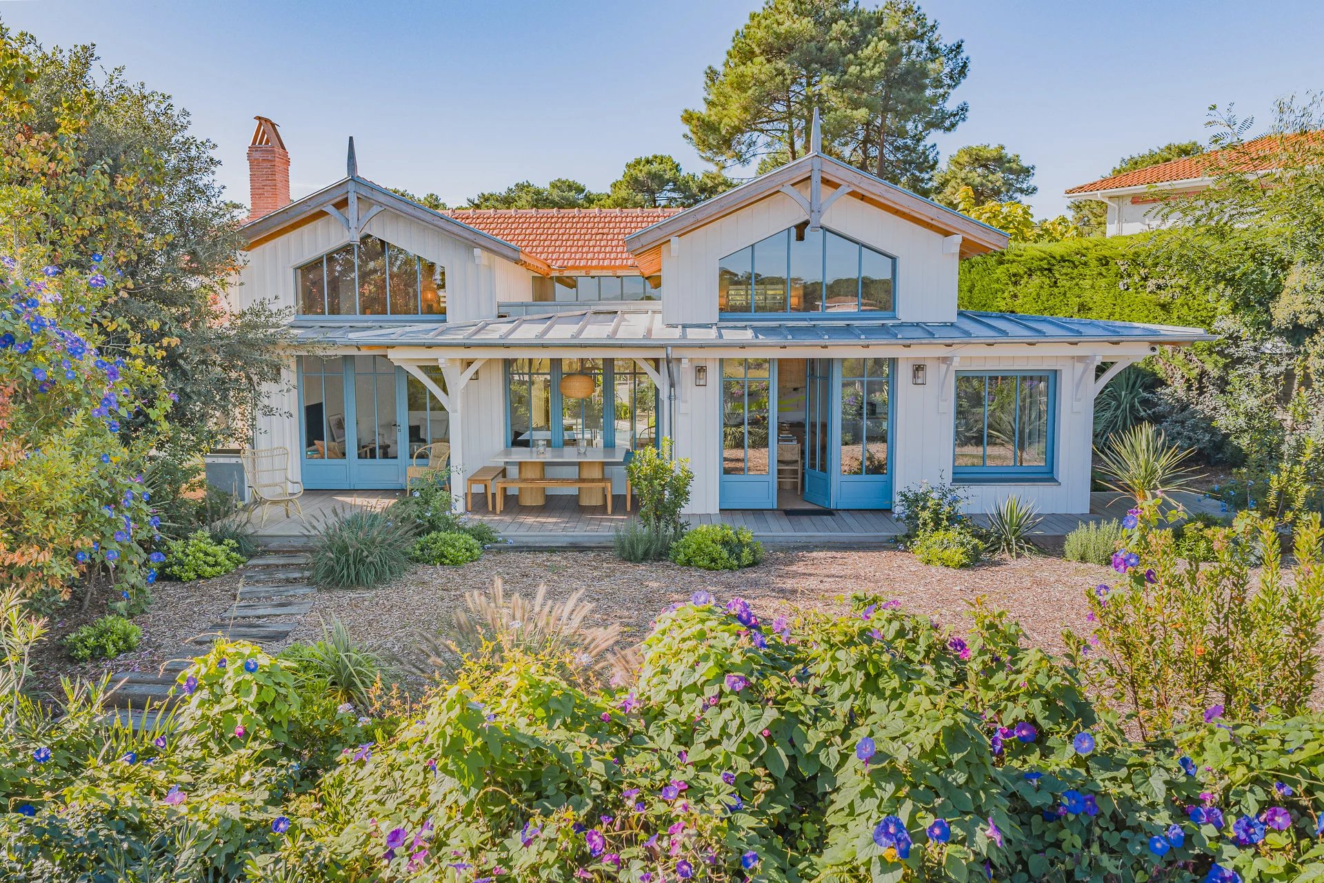 “VILLA DU PORT” – FIRST LINE WITH HEATED POOL AND VIEW OVER THE PORT OF PIRAILLAN – CAP FERRET PENINSULA – SLEEPS 12 GUESTS - picture 2