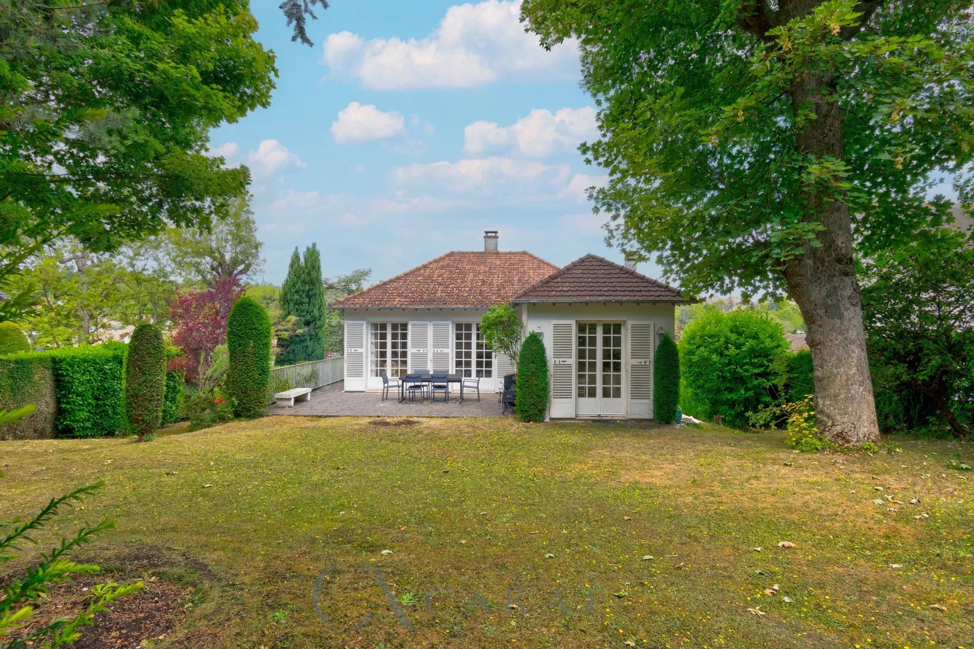 Maison familiale sur beau terrain arboré