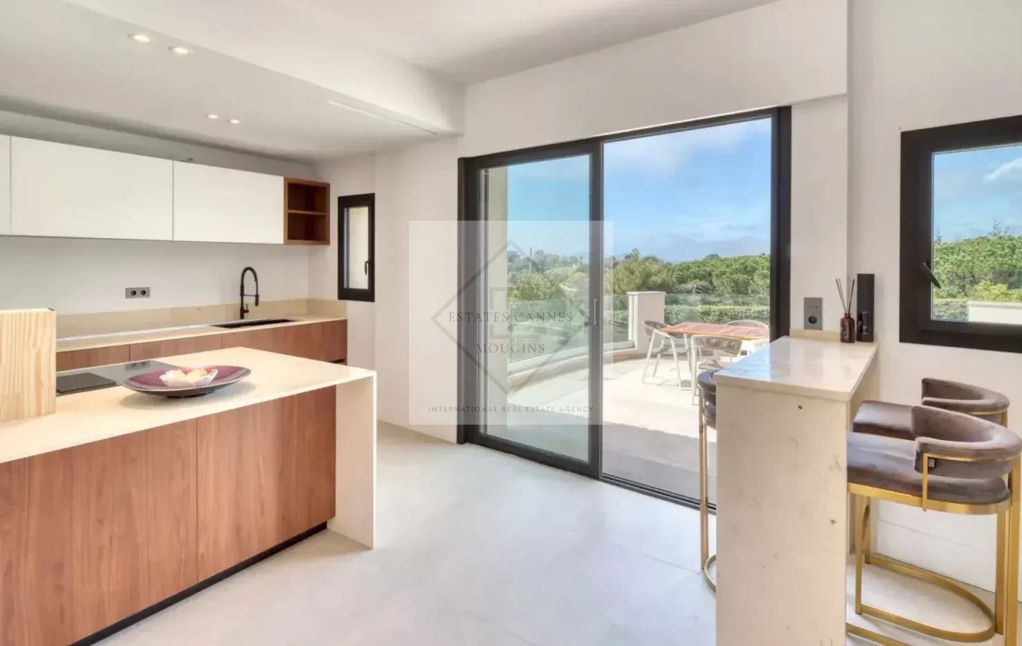 LOCATION À L’ANNÉE | VILLA D’EXCEPTION AVEC VUE MER & TENNIS PRIVÉ — photo 10