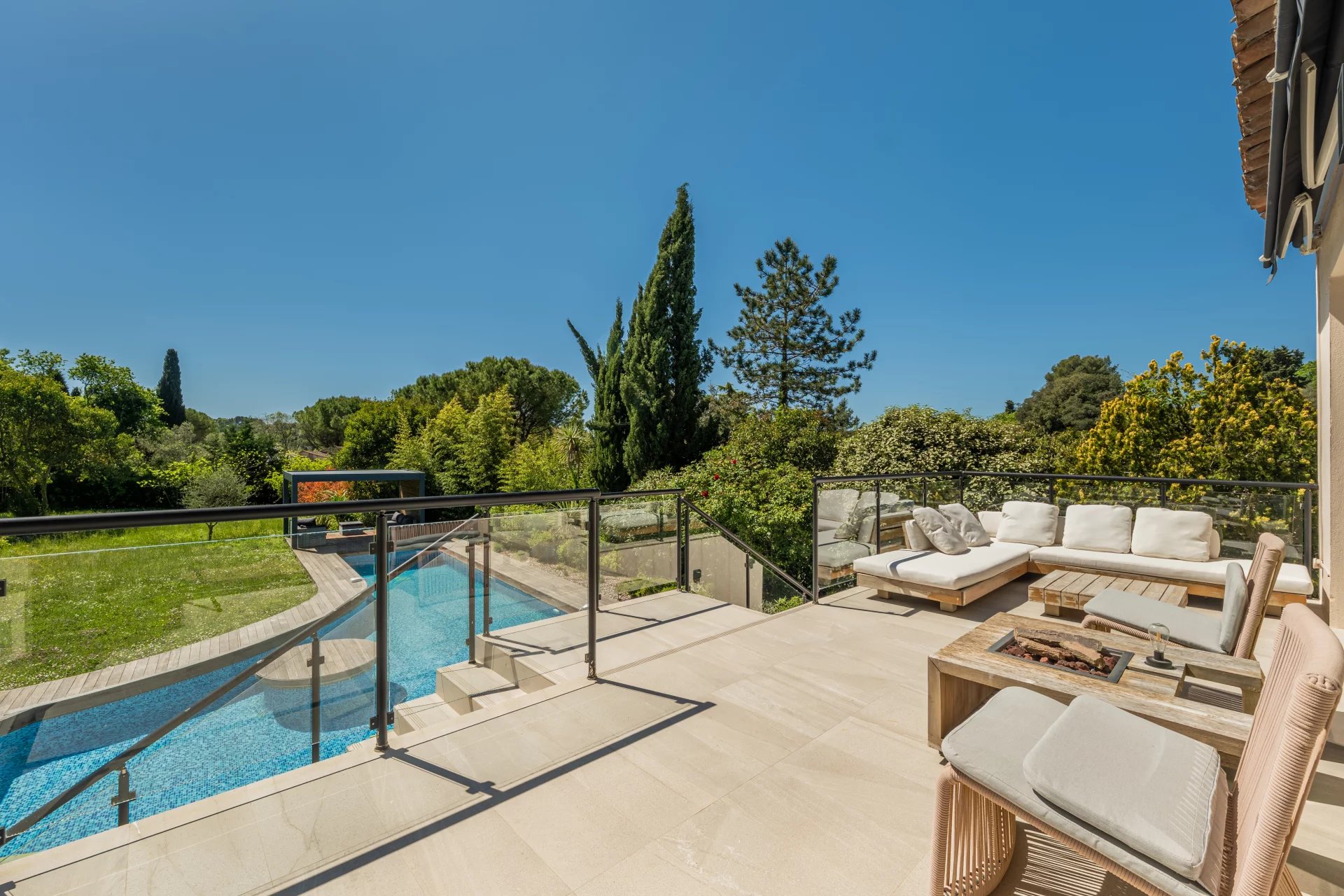 Sale House Valbonne