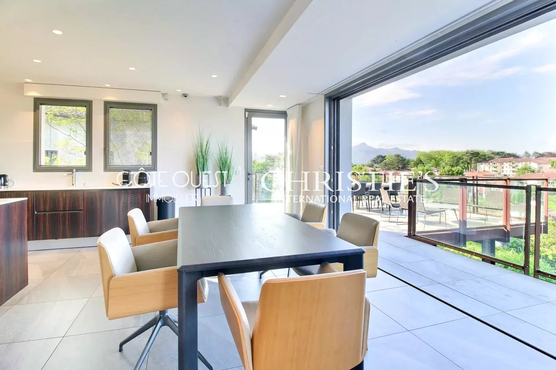 4 Bedroom Villa/Townhouse's Image 3