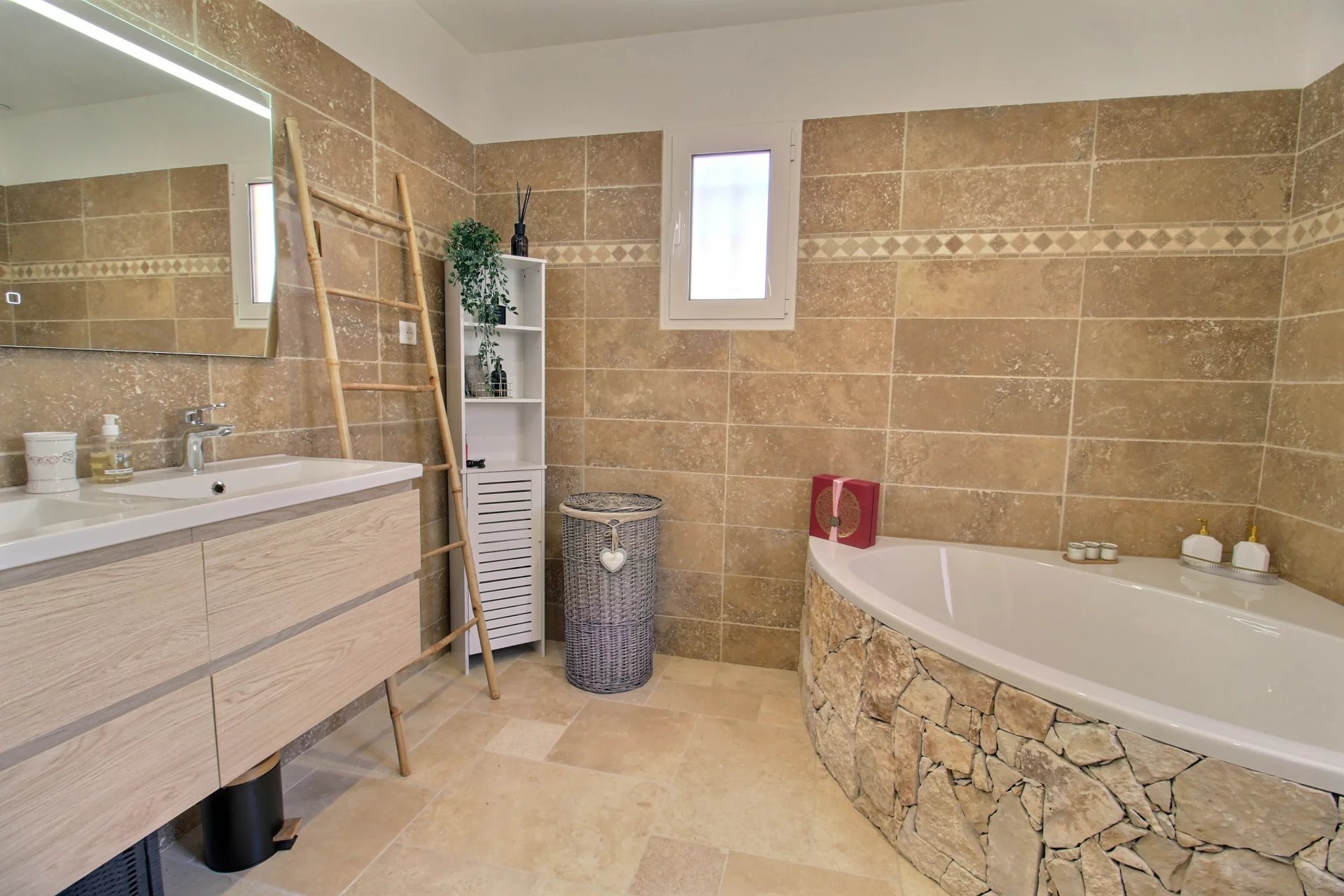 Recently built house walking distance to the village with independent apartment - Callian Recently built house walking distance to the village with independent apartment - Callian