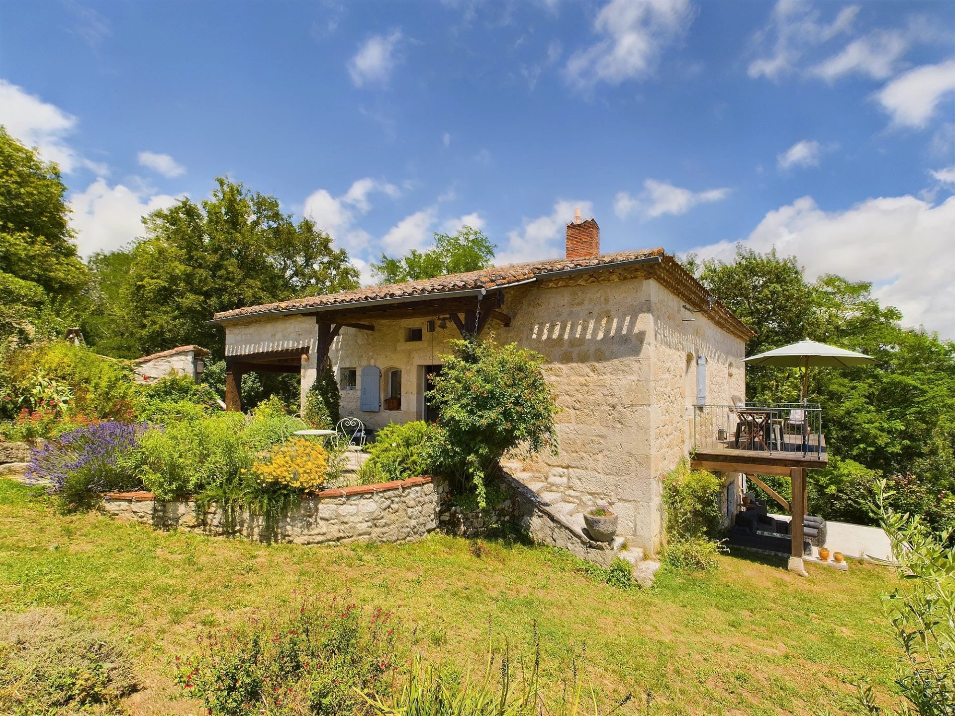 Magnifique ensemble immobilier en pierre avec vue et piscine