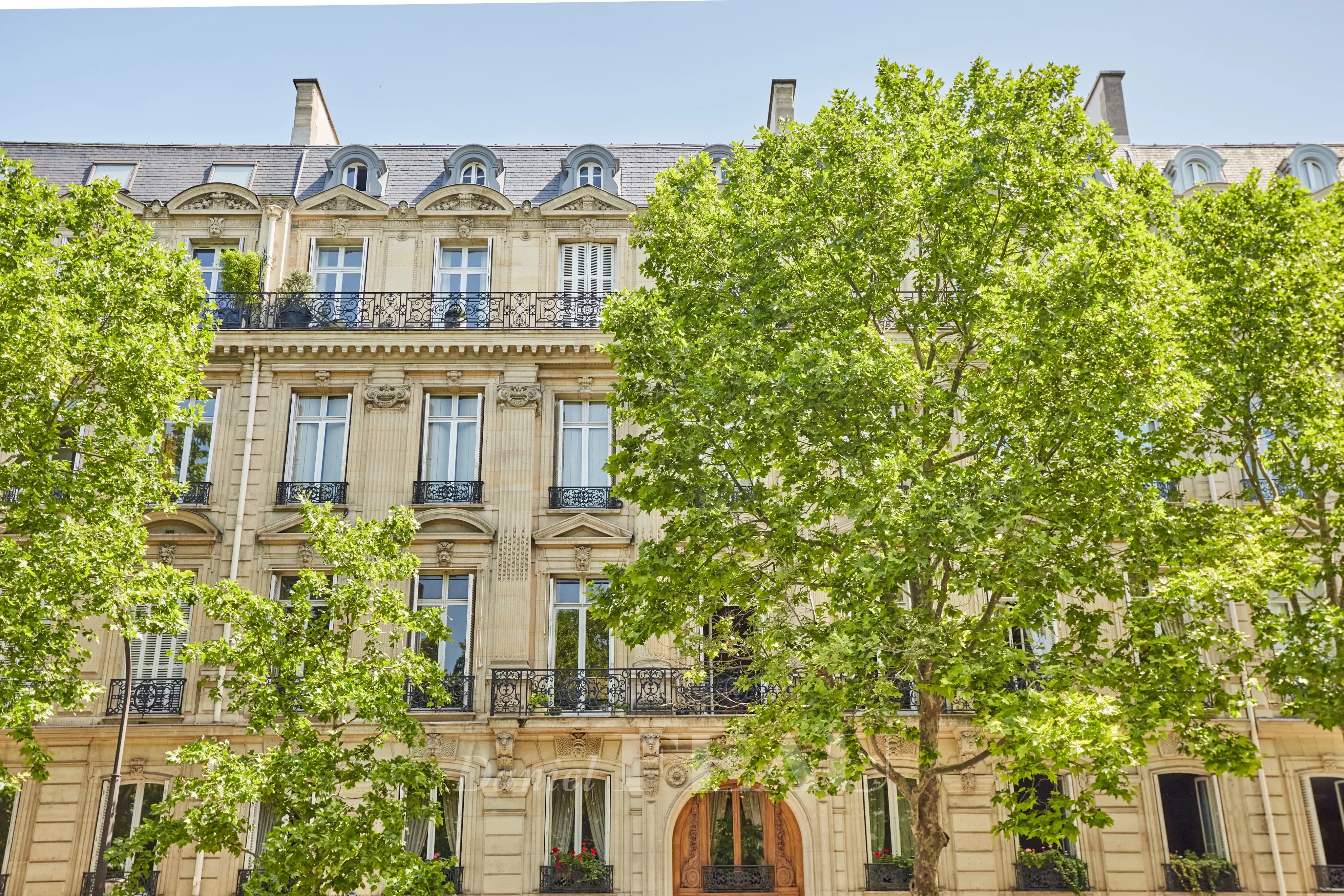 Sale Apartment Paris 8th