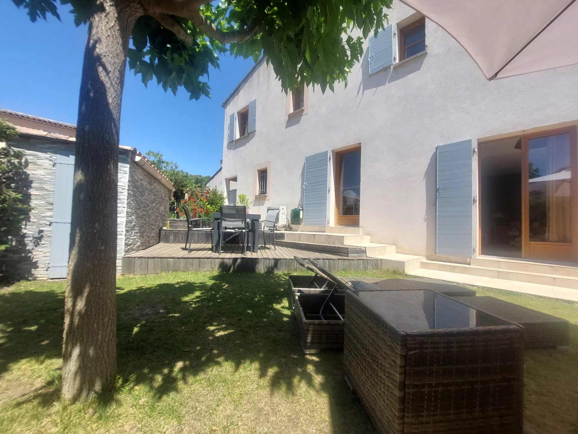 MAISON T4/T5  101m2 + GARAGE dans Copropriété avec piscine
