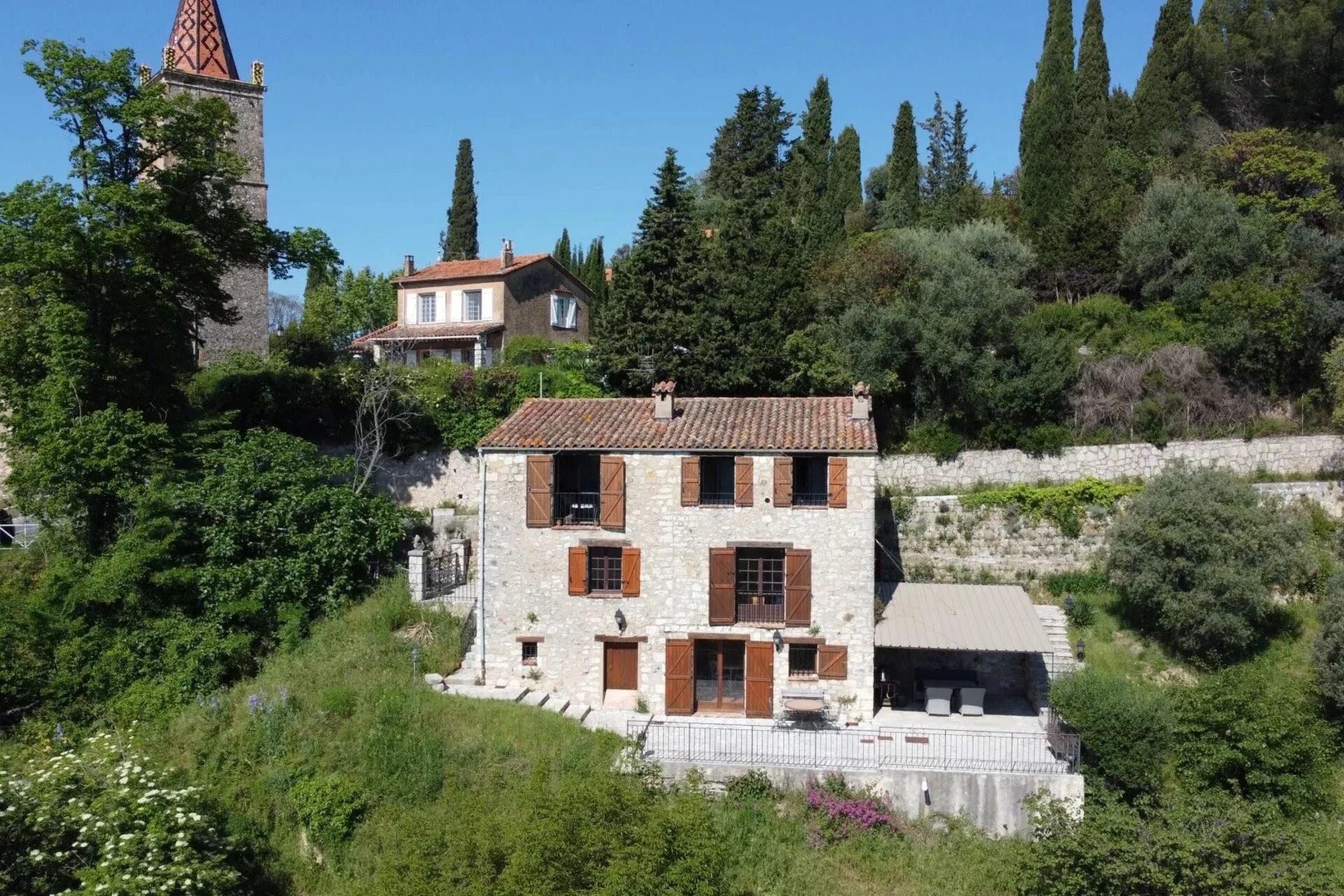 Maison en pierre avec 3 appartements – Callian village