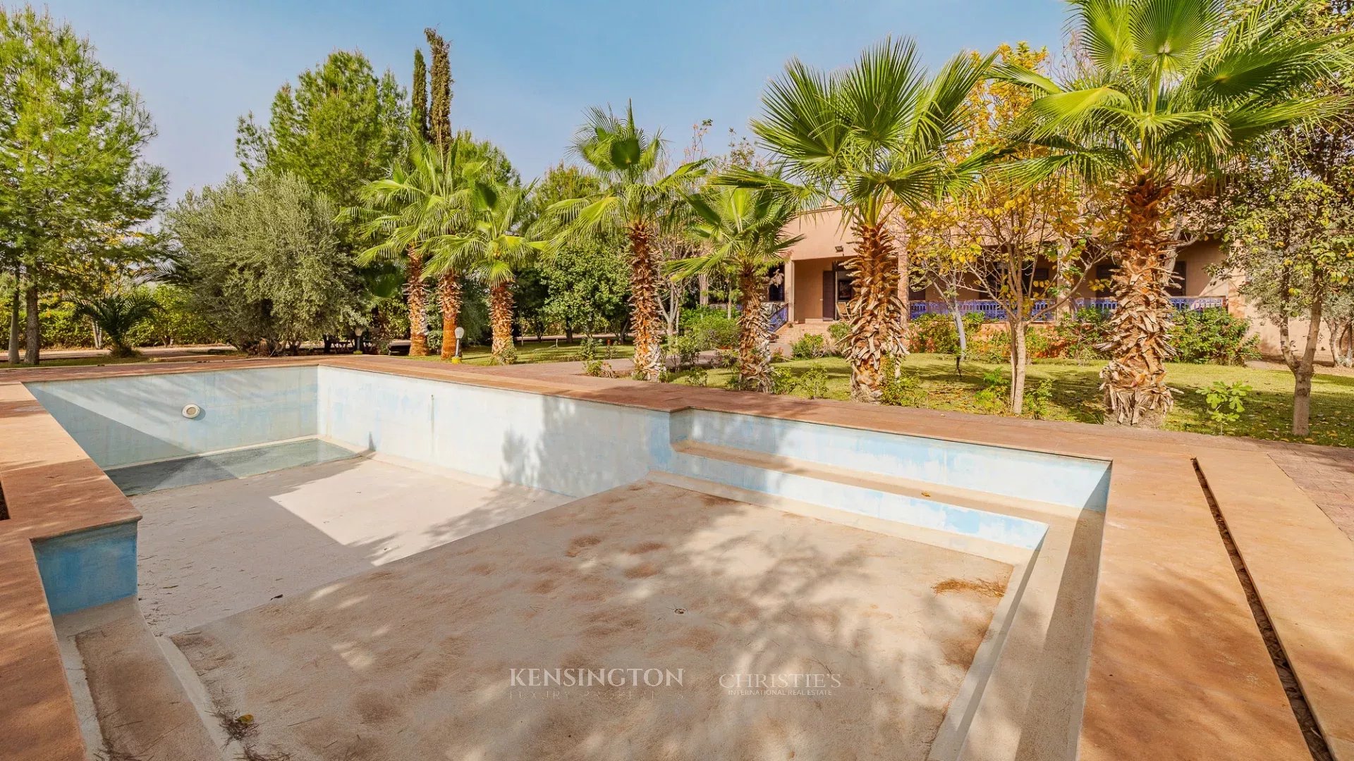 8 Bedroom Villa/Townhouse's Image 7