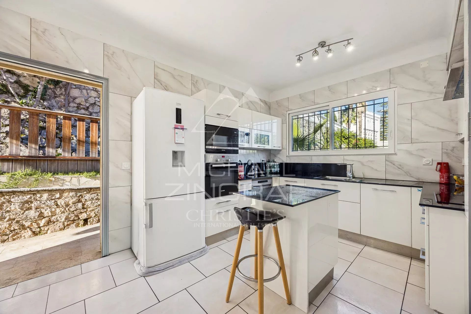 4 Bedroom Villa/Townhouse's Image 5