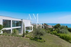 Luxury Californian Villa in Golfe Juan | 7-Bedroom Family Estate — photo 4 of 7