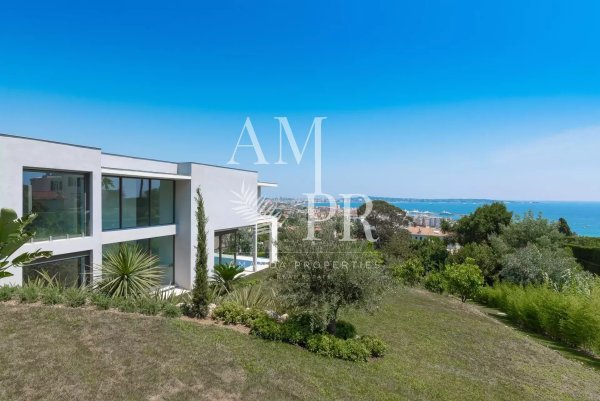Luxury Californian Villa in Golfe Juan | 7-Bedroom Family Estate — photo 4