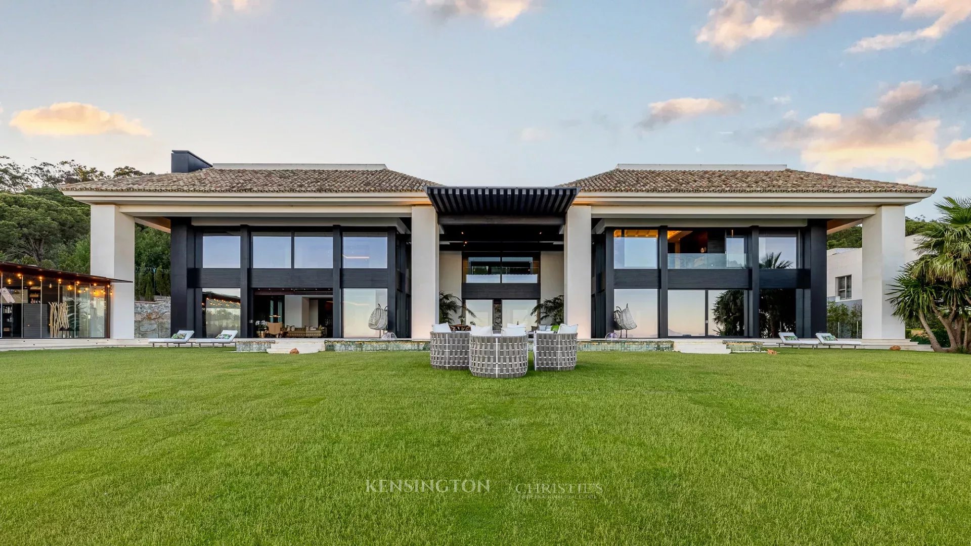 4 Bedroom Villa/Townhouse's Image 73