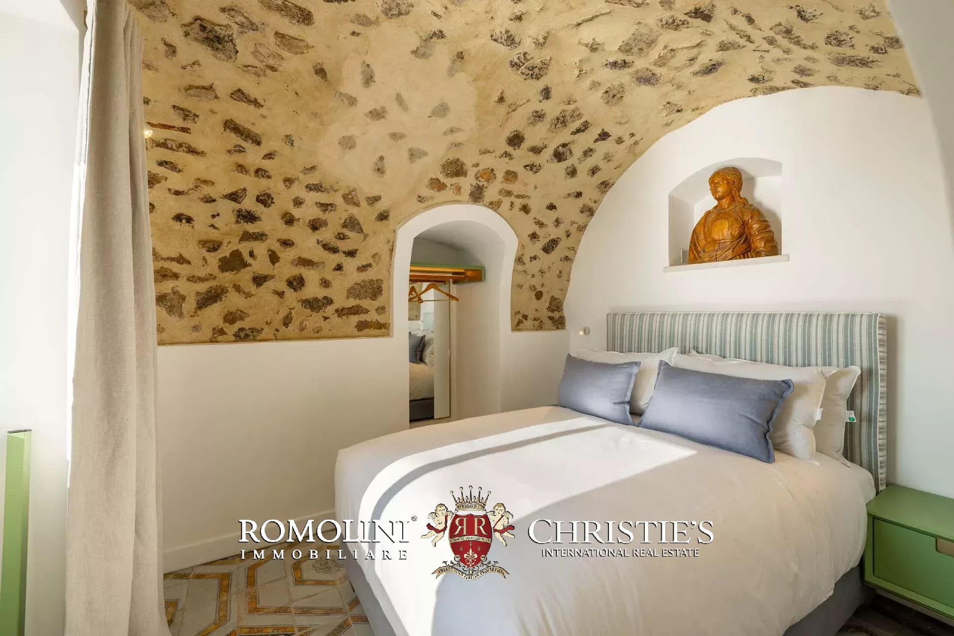 8 Bedroom Villa/Townhouse's Image 112