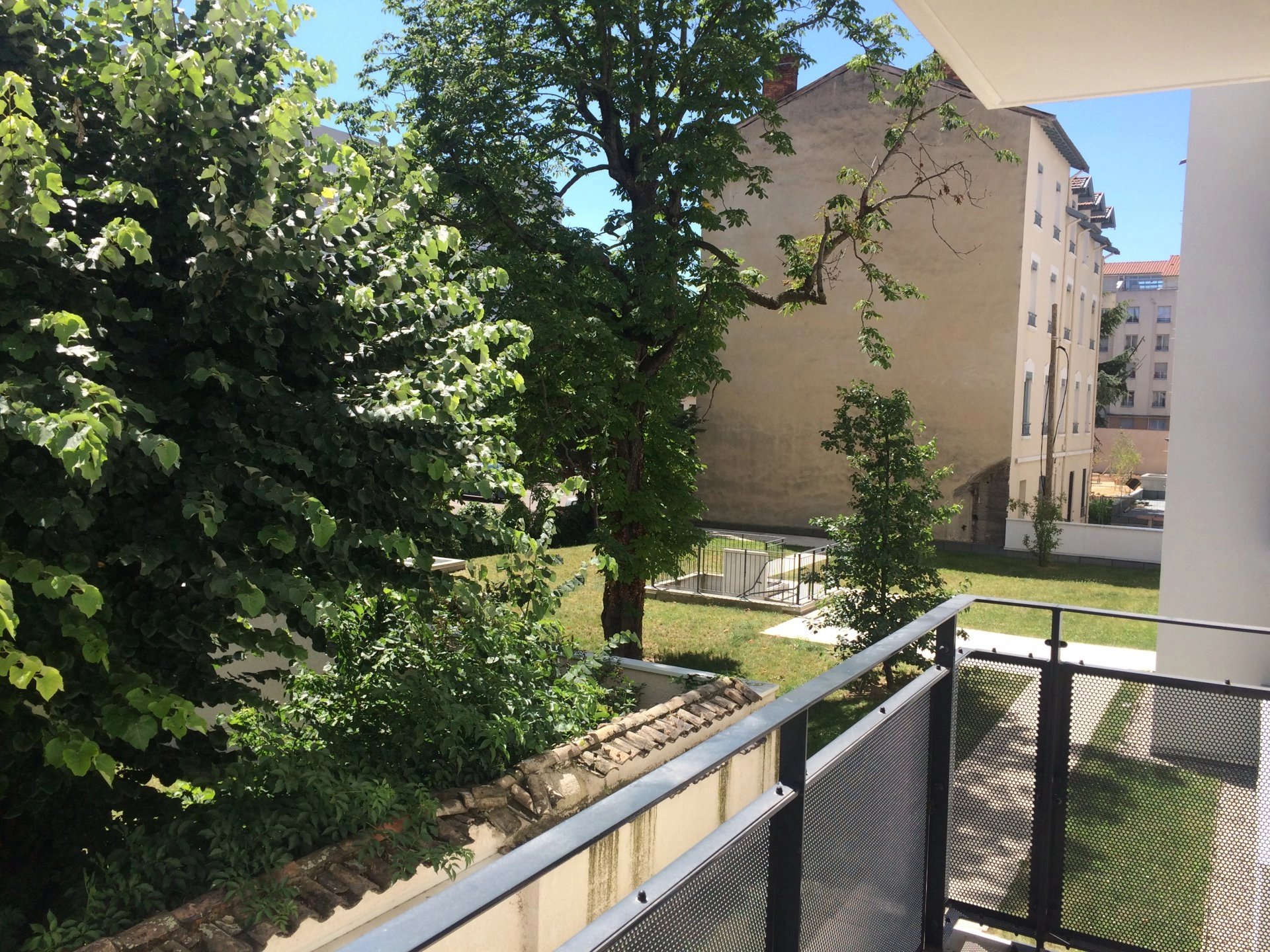 496329 Location Villeurbanne