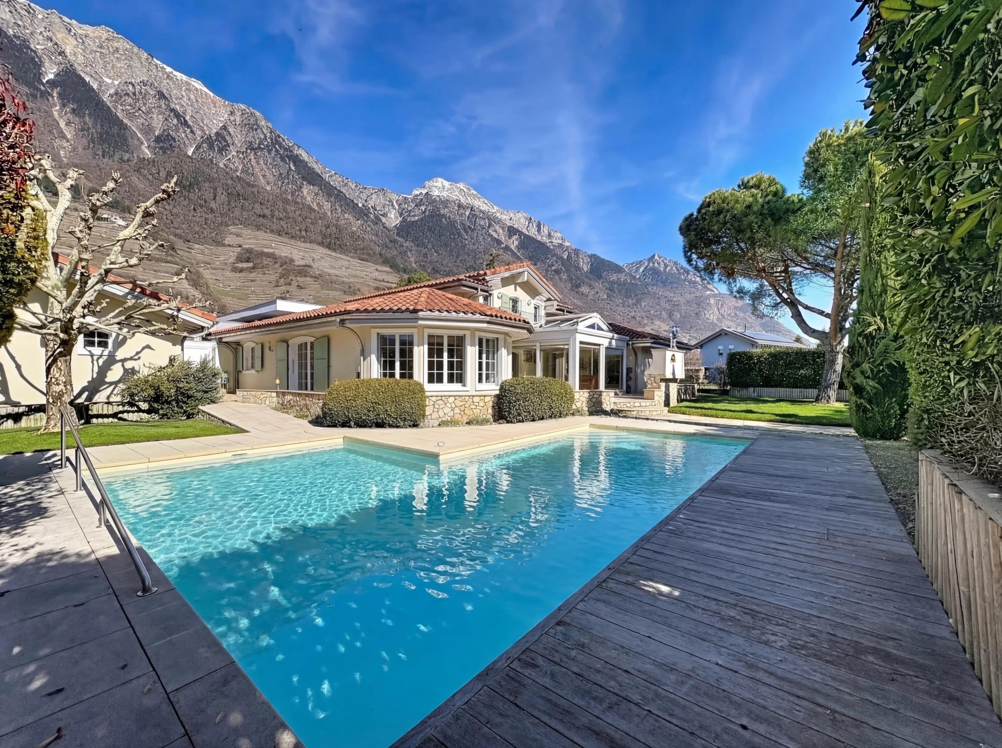 Spacieuse villa 5.5 pièces avec piscine et jardin