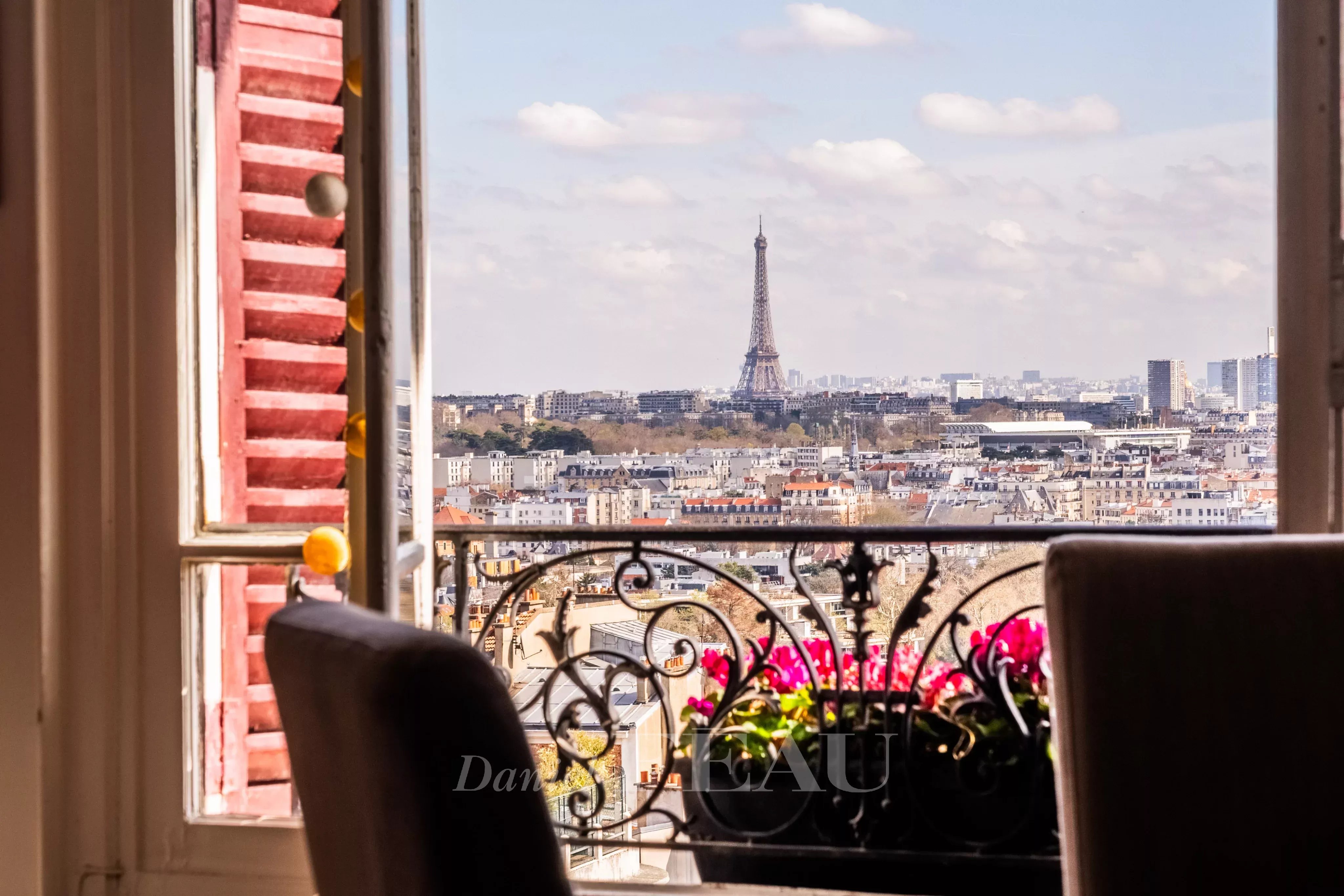 Saint-Cloud  - A 3-bed apartment enjoying an open view