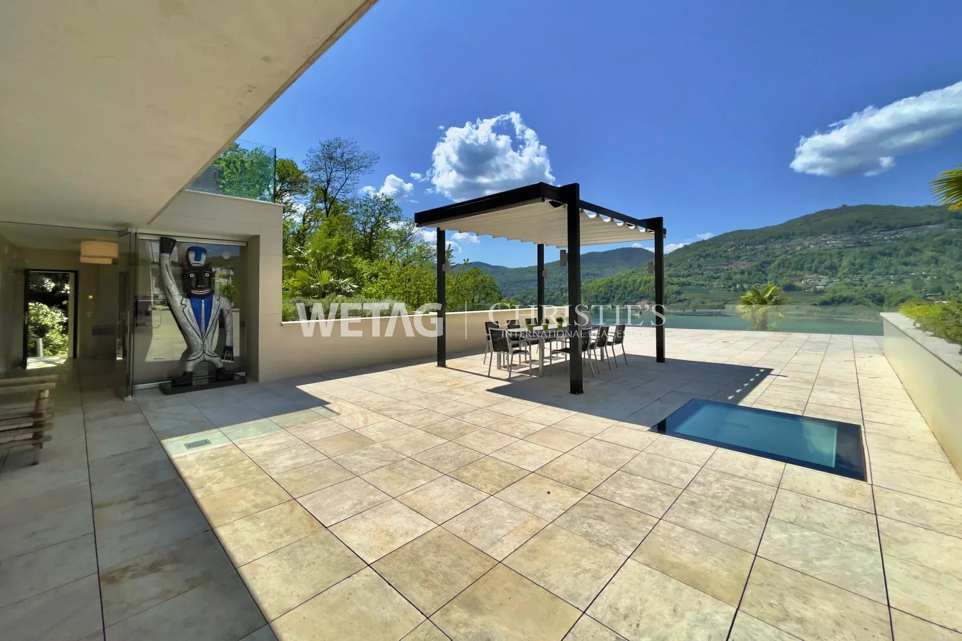 6 Bedroom Villa/Townhouse's Image 8