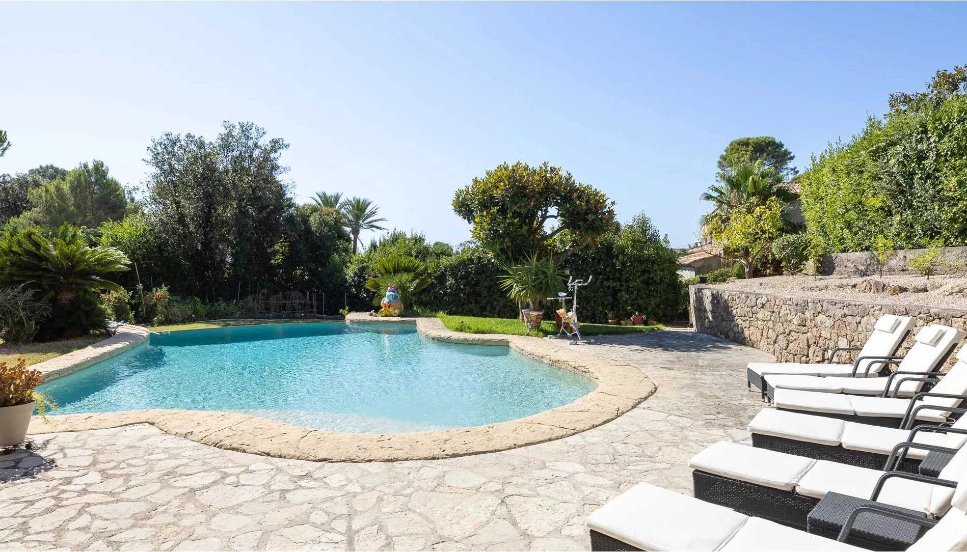 ANTIBES - SAINT-MAYMES - CALM AND SPACE