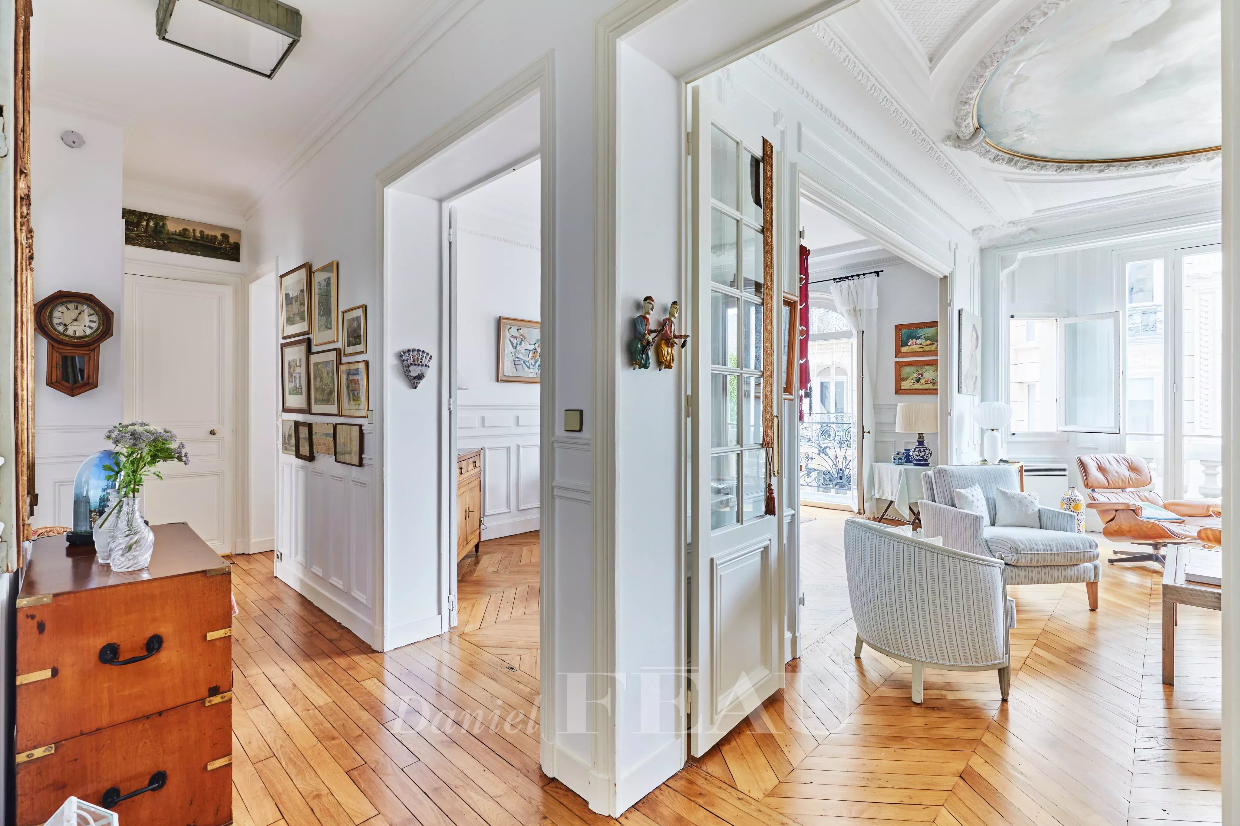 entrée et dégagement sur les réceptions