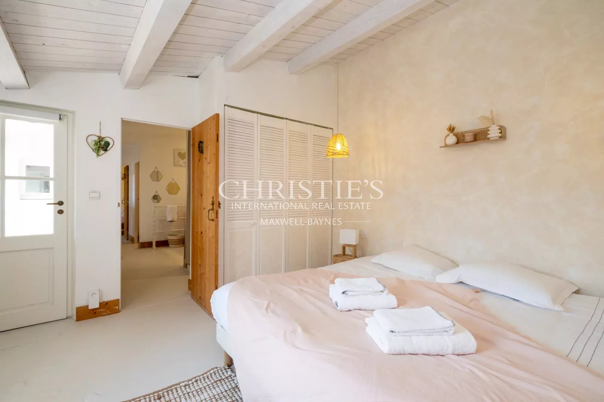 5 Bedroom Villa/Townhouse's Image 4